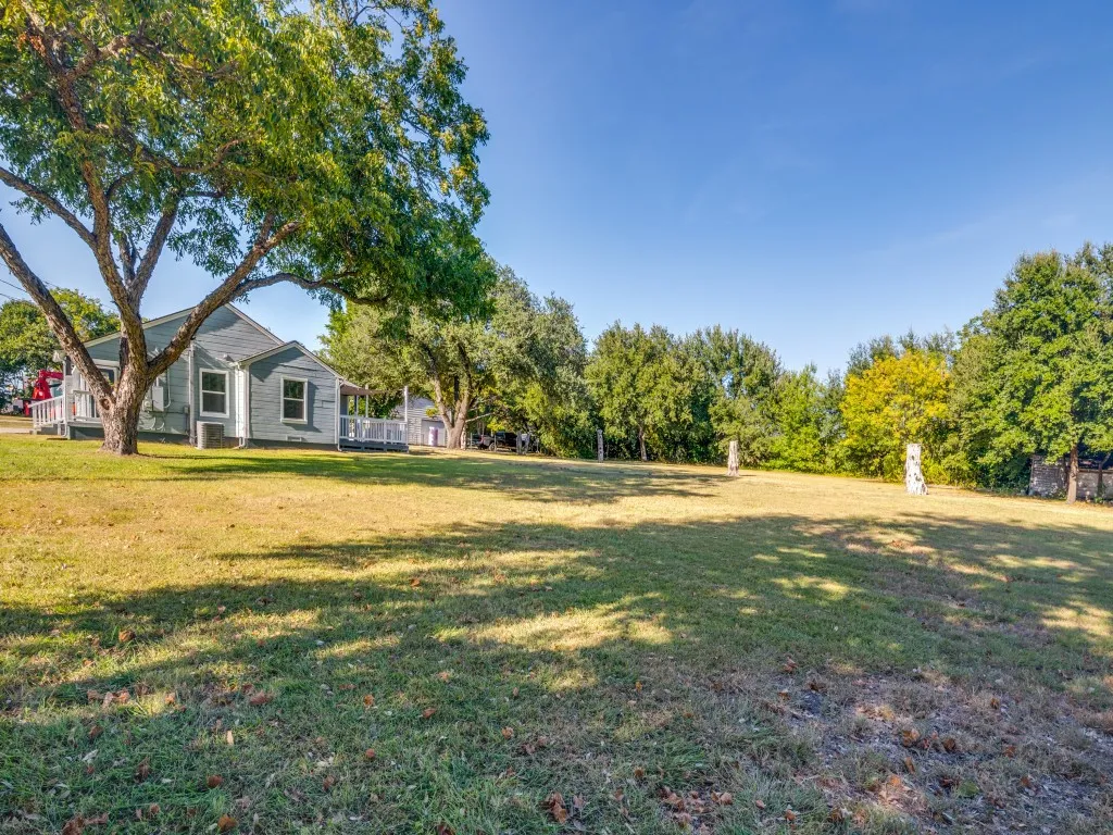 Single Family Residence For Rent in Dallas County , 5610 Lyons Road, Garland, Texas 75043, 2 Bedroom, 1 Bathroom, Garage spaces, 1,027 Sqft, built in 1952, mls#21313396, Real Estate Agent in Garland, Homes For Rent in Dallas county, Homes For Rent in Garland, Realtor in Garland Texas, Real Estate Brokerage Independent Realty Texas, Luminita Cordes Realtor