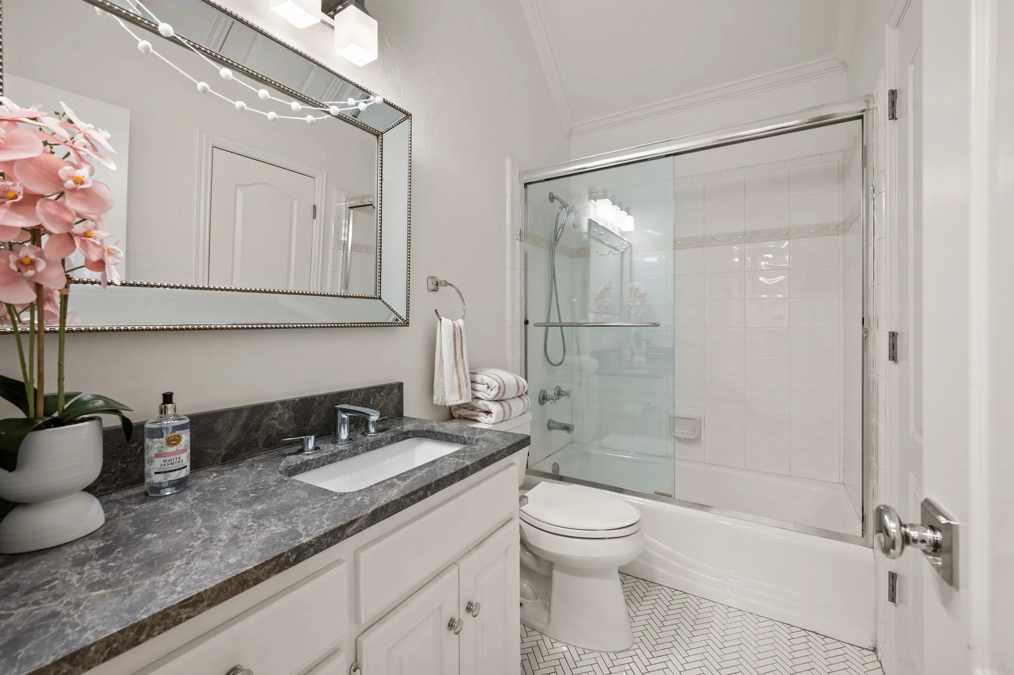 Single Family Residence For Sale in Tarrant County , 1029 Westover Trail, Keller, Texas 76248, 4 Bedroom, 5 Bathroom, 3 Garage spaces, 4,342 Sqft, built in 1993, mls#21313425, Real Estate Agent in Keller, Homes For Sale in Tarrant county, Homes For Sale in Keller, Realtor in Keller Texas, Real Estate Brokerage Independent Realty Texas, Luminita Cordes Realtor