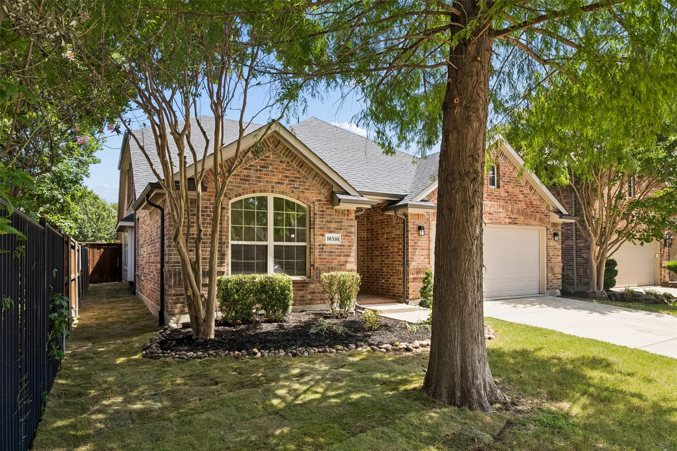 Single Family Residence For Sale in Collin County , 10516 Sedalia Drive, Mc Kinney, Texas 75072, 4 Bedroom, 4 Bathroom, 2 Garage spaces, 3,060 Sqft, built in 2008, mls#21310706, Real Estate Agent in Mc Kinney, Homes For Sale in Collin county, Homes For Sale in Mc Kinney, Realtor in Mc Kinney Texas, Real Estate Brokerage Independent Realty Texas, Luminita Cordes Realtor