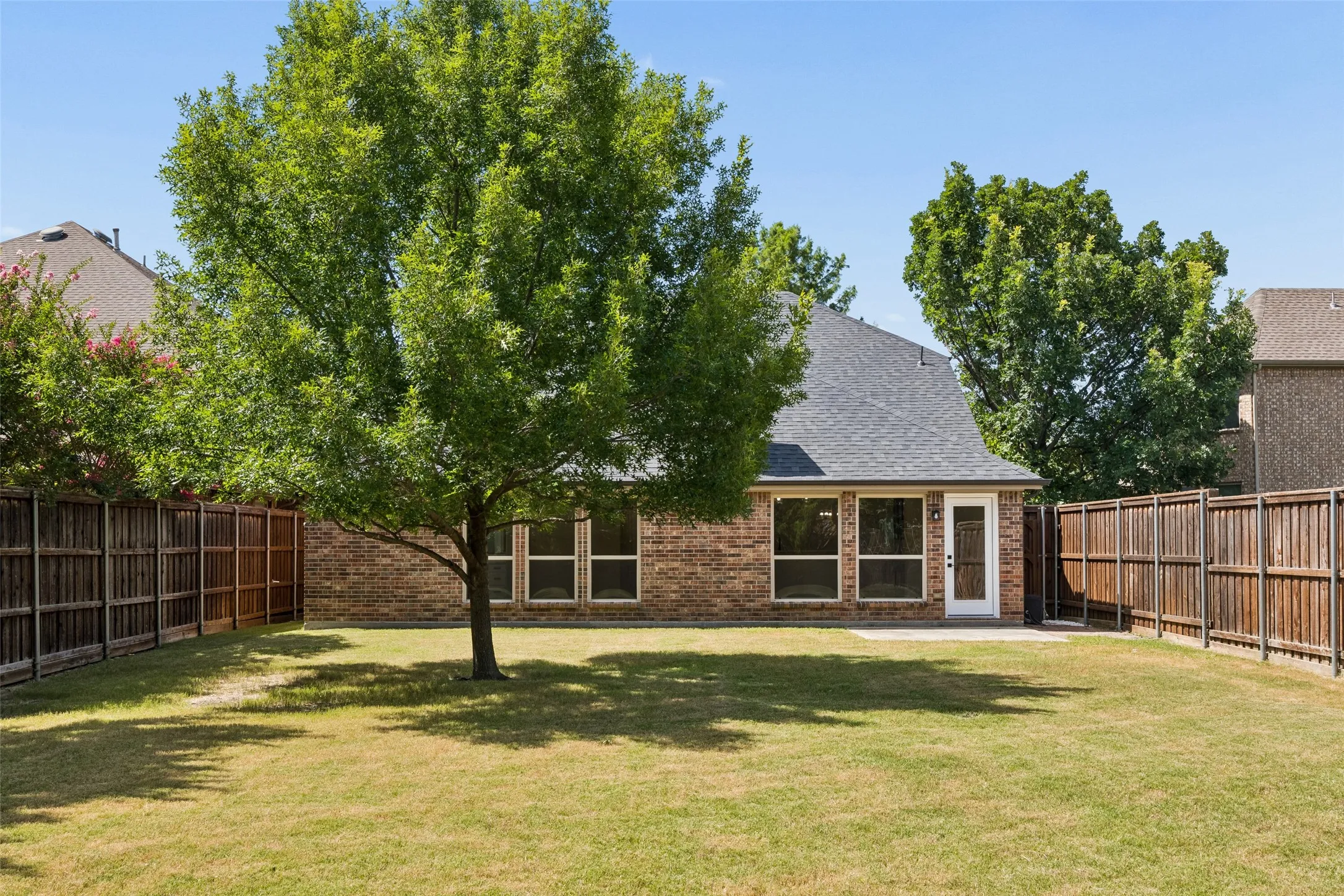 Single Family Residence For Sale in Collin County , 10516 Sedalia Drive, Mc Kinney, Texas 75072, 4 Bedroom, 4 Bathroom, 2 Garage spaces, 3,060 Sqft, built in 2008, mls#21310706, Real Estate Agent in Mc Kinney, Homes For Sale in Collin county, Homes For Sale in Mc Kinney, Realtor in Mc Kinney Texas, Real Estate Brokerage Independent Realty Texas, Luminita Cordes Realtor