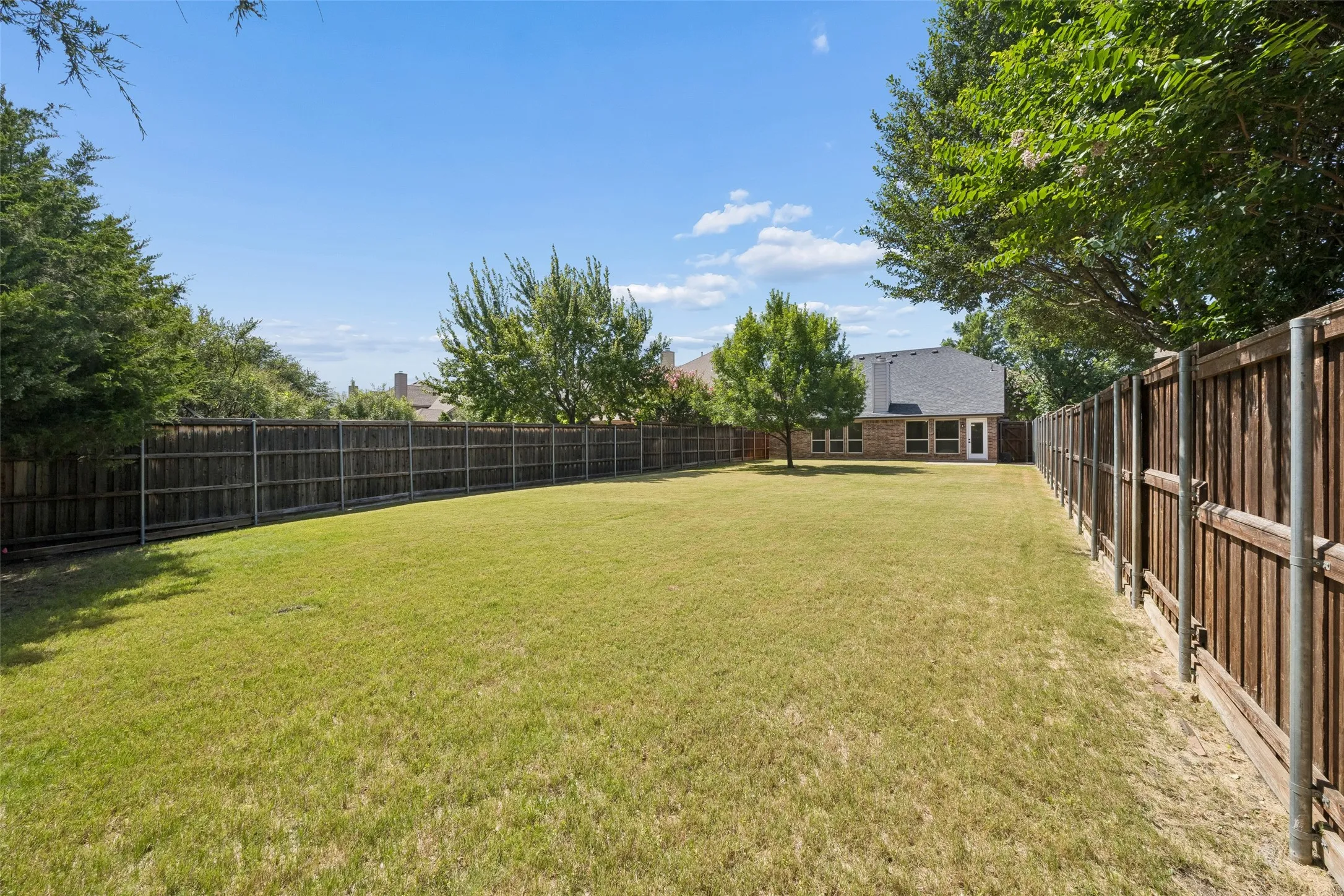 HUGE YARD that backs up to school property greenbelt