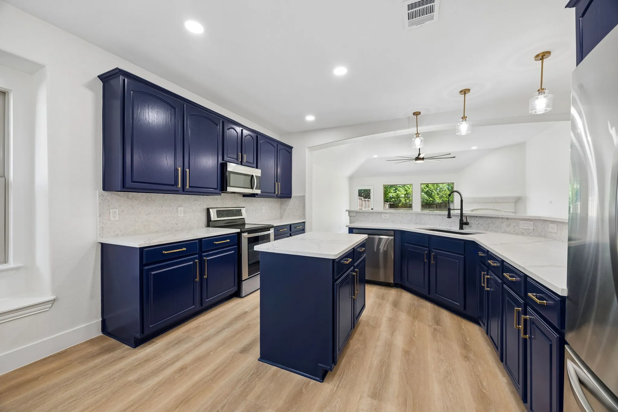 Single Family Residence For Sale in Collin County , 10516 Sedalia Drive, Mc Kinney, Texas 75072, 4 Bedroom, 4 Bathroom, 2 Garage spaces, 3,060 Sqft, built in 2008, mls#21310706, Real Estate Agent in Mc Kinney, Homes For Sale in Collin county, Homes For Sale in Mc Kinney, Realtor in Mc Kinney Texas, Real Estate Brokerage Independent Realty Texas, Luminita Cordes Realtor