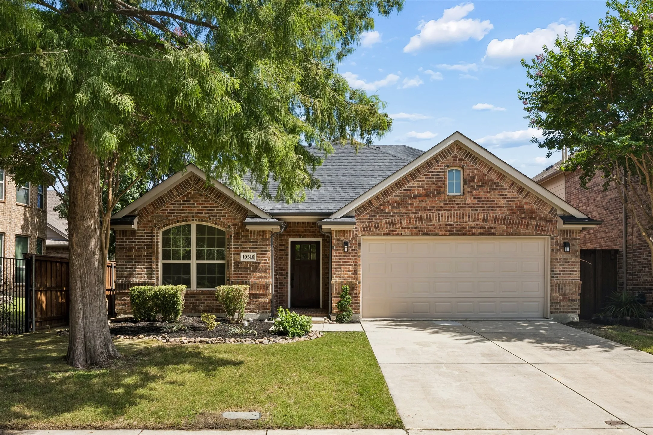 Single Family Residence For Sale in Collin County , 10516 Sedalia Drive, Mc Kinney, Texas 75072, 4 Bedroom, 4 Bathroom, 2 Garage spaces, 3,060 Sqft, built in 2008, mls#21310706, Real Estate Agent in Mc Kinney, Homes For Sale in Collin county, Homes For Sale in Mc Kinney, Realtor in Mc Kinney Texas, Real Estate Brokerage Independent Realty Texas, Luminita Cordes Realtor