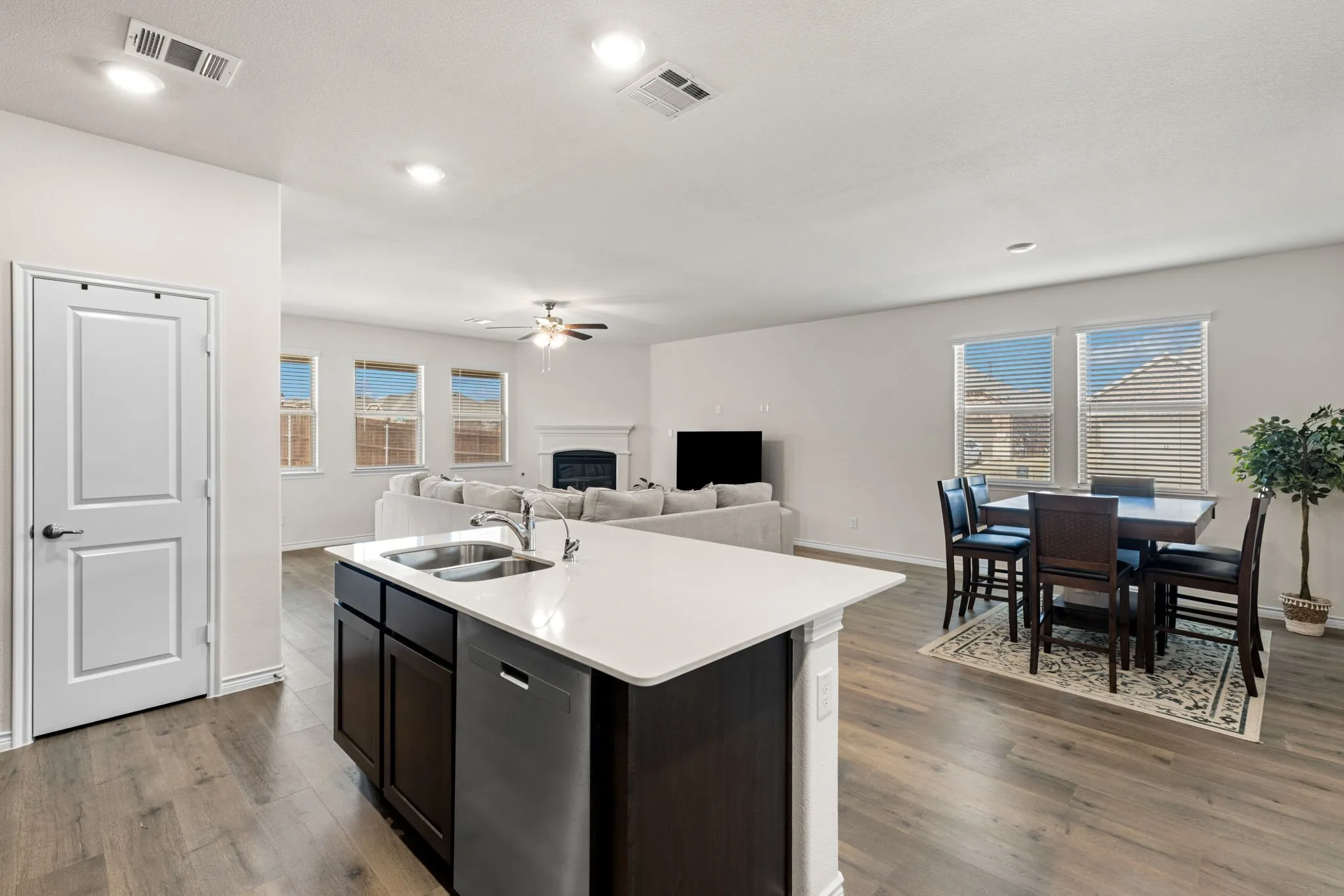 Single Family Residence For Sale in Denton County , 3839 Tack Room Road, Aubrey, Texas 76227, 5 Bedroom, 4 Bathroom, 2 Garage spaces, 3,382 Sqft, built in 2022, mls#21303396, Real Estate Agent in Aubrey, Homes For Sale in Denton county, Homes For Sale in Aubrey, Realtor in Aubrey Texas, Real Estate Brokerage Independent Realty Texas, Luminita Cordes Realtor