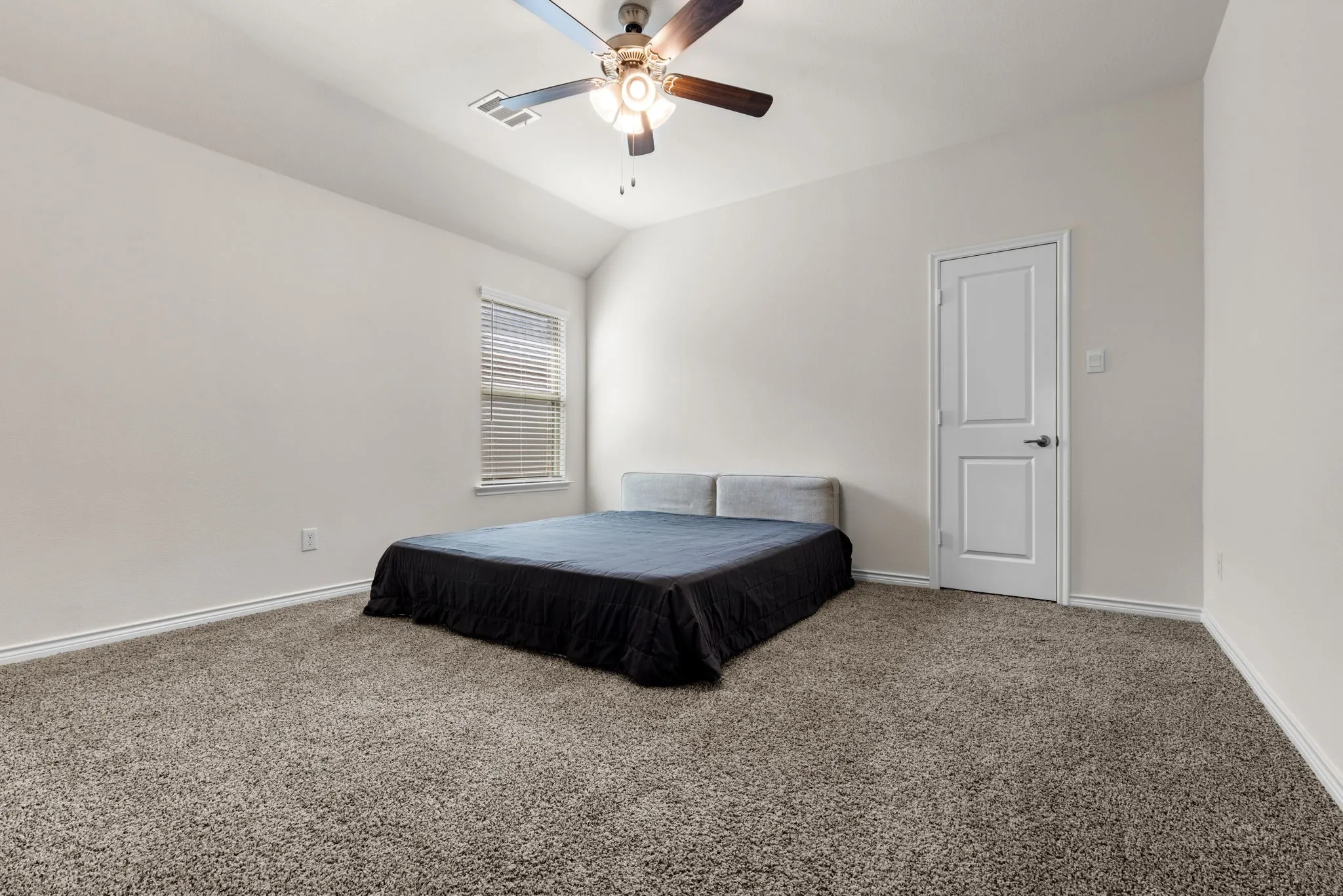 Single Family Residence For Sale in Denton County , 3839 Tack Room Road, Aubrey, Texas 76227, 5 Bedroom, 4 Bathroom, 2 Garage spaces, 3,382 Sqft, built in 2022, mls#21303396, Real Estate Agent in Aubrey, Homes For Sale in Denton county, Homes For Sale in Aubrey, Realtor in Aubrey Texas, Real Estate Brokerage Independent Realty Texas, Luminita Cordes Realtor