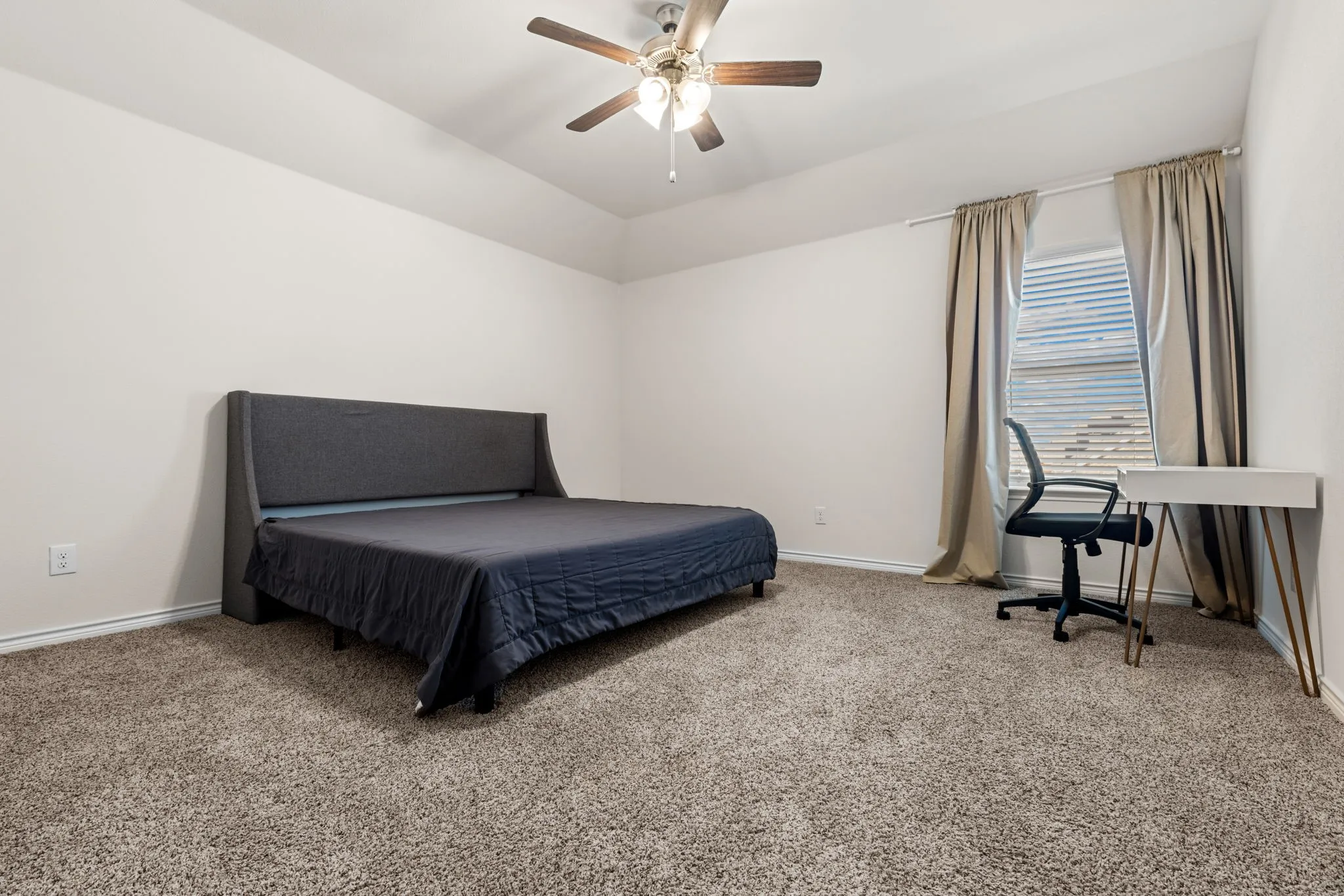 Single Family Residence For Sale in Denton County , 3839 Tack Room Road, Aubrey, Texas 76227, 5 Bedroom, 4 Bathroom, 2 Garage spaces, 3,382 Sqft, built in 2022, mls#21303396, Real Estate Agent in Aubrey, Homes For Sale in Denton county, Homes For Sale in Aubrey, Realtor in Aubrey Texas, Real Estate Brokerage Independent Realty Texas, Luminita Cordes Realtor