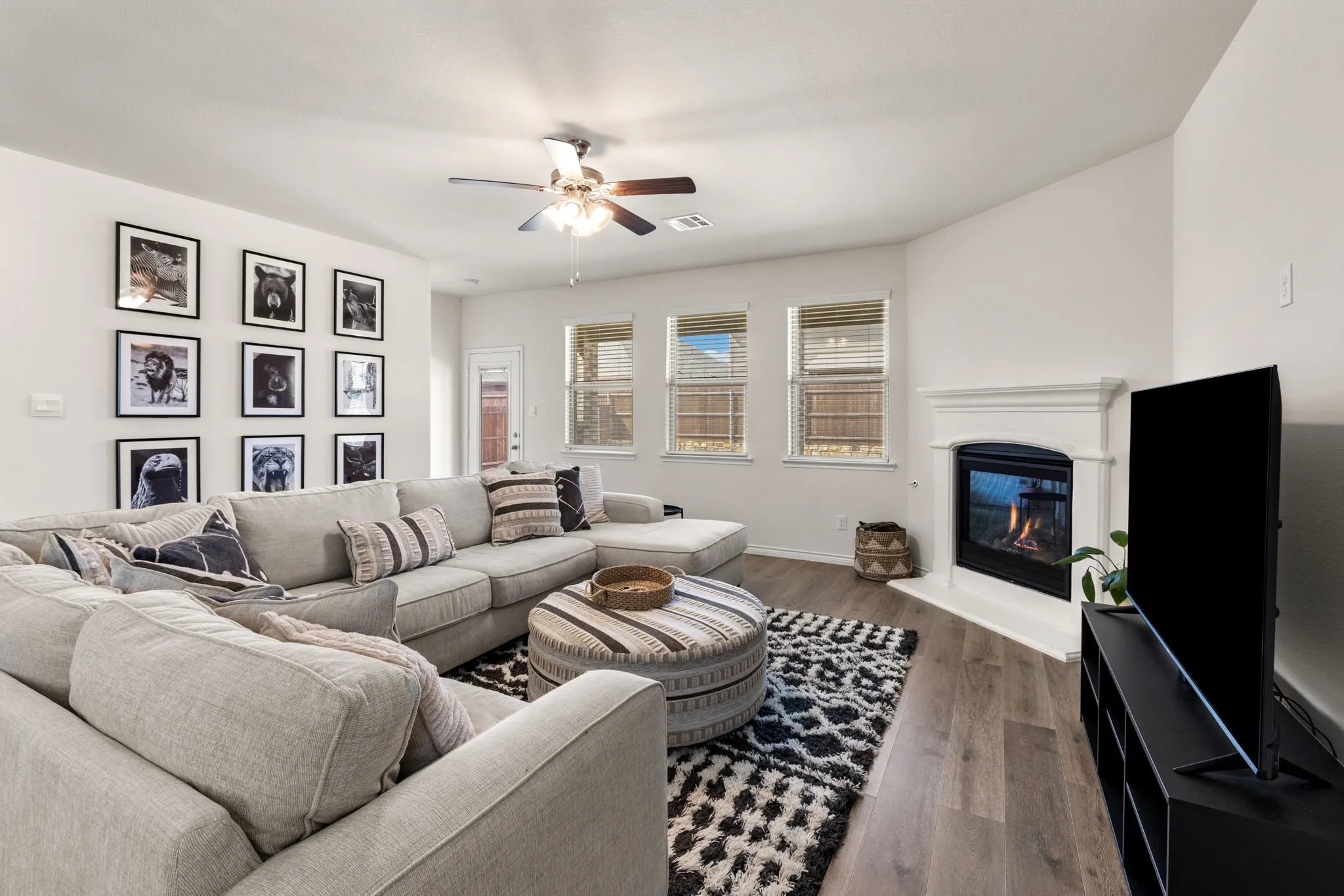 Single Family Residence For Sale in Denton County , 3839 Tack Room Road, Aubrey, Texas 76227, 5 Bedroom, 4 Bathroom, 2 Garage spaces, 3,382 Sqft, built in 2022, mls#21303396, Real Estate Agent in Aubrey, Homes For Sale in Denton county, Homes For Sale in Aubrey, Realtor in Aubrey Texas, Real Estate Brokerage Independent Realty Texas, Luminita Cordes Realtor