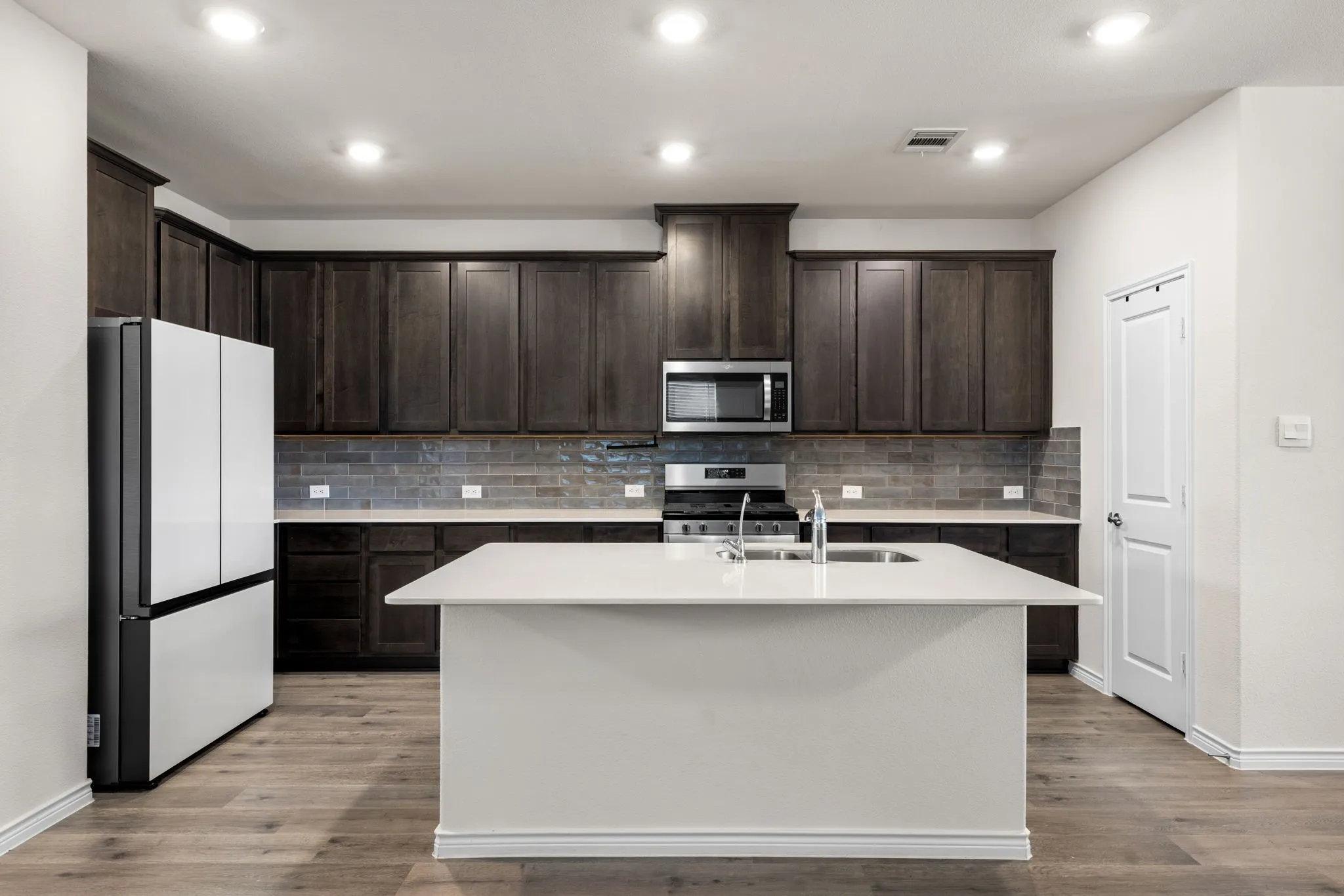 Single Family Residence For Sale in Denton County , 3839 Tack Room Road, Aubrey, Texas 76227, 5 Bedroom, 4 Bathroom, 2 Garage spaces, 3,382 Sqft, built in 2022, mls#21303396, Real Estate Agent in Aubrey, Homes For Sale in Denton county, Homes For Sale in Aubrey, Realtor in Aubrey Texas, Real Estate Brokerage Independent Realty Texas, Luminita Cordes Realtor