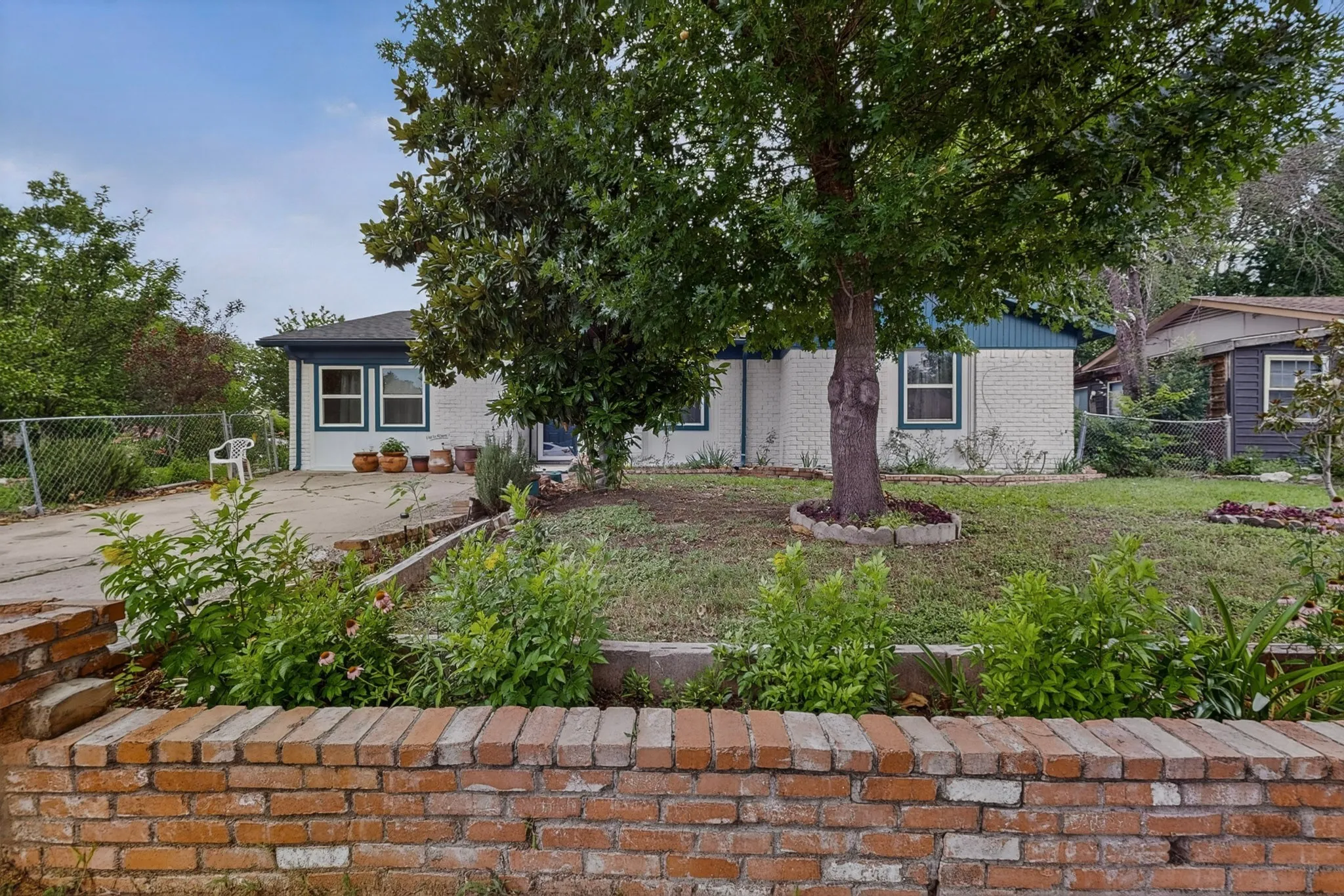 Single Family Residence For Sale in Dallas County , 12207 Queen Drive, Balch Springs, Texas 75180, 4 Bedroom, 2 Bathroom, Garage spaces, 1,612 Sqft, built in 1971, mls#21294231, Real Estate Agent in Balch Springs, Homes For Sale in Dallas county, Homes For Sale in Balch Springs, Realtor in Balch Springs Texas, Real Estate Brokerage Independent Realty Texas, Luminita Cordes Realtor