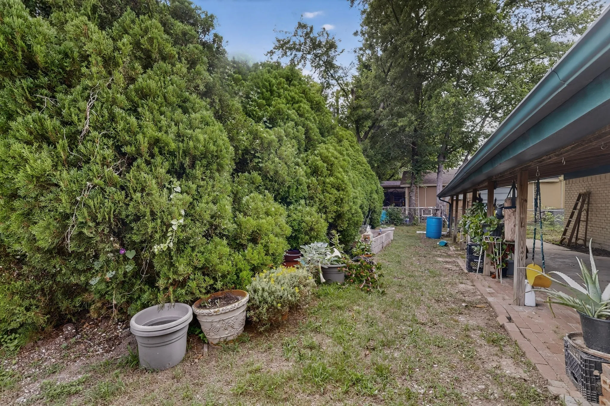 Single Family Residence For Sale in Dallas County , 12207 Queen Drive, Balch Springs, Texas 75180, 4 Bedroom, 2 Bathroom, Garage spaces, 1,612 Sqft, built in 1971, mls#21294231, Real Estate Agent in Balch Springs, Homes For Sale in Dallas county, Homes For Sale in Balch Springs, Realtor in Balch Springs Texas, Real Estate Brokerage Independent Realty Texas, Luminita Cordes Realtor