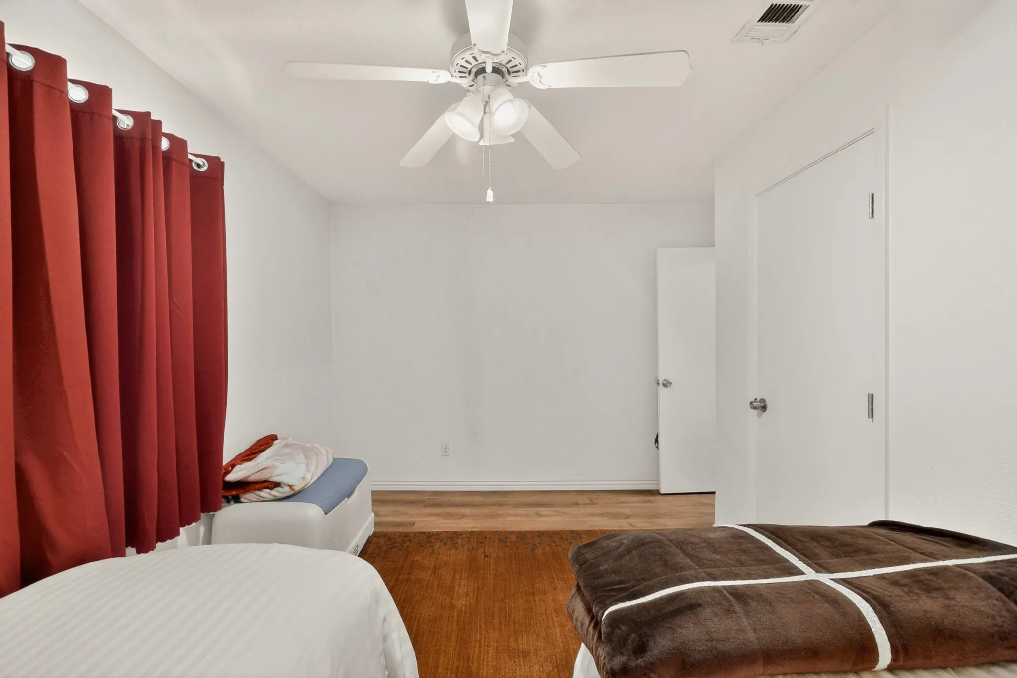 Single Family Residence For Sale in Dallas County , 12207 Queen Drive, Balch Springs, Texas 75180, 4 Bedroom, 2 Bathroom, Garage spaces, 1,612 Sqft, built in 1971, mls#21294231, Real Estate Agent in Balch Springs, Homes For Sale in Dallas county, Homes For Sale in Balch Springs, Realtor in Balch Springs Texas, Real Estate Brokerage Independent Realty Texas, Luminita Cordes Realtor