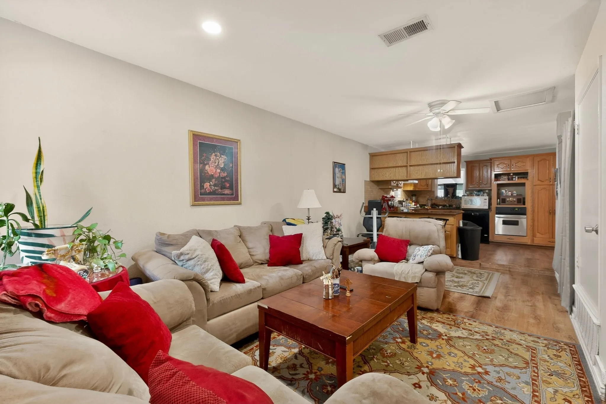 Single Family Residence For Sale in Dallas County , 12207 Queen Drive, Balch Springs, Texas 75180, 4 Bedroom, 2 Bathroom, Garage spaces, 1,612 Sqft, built in 1971, mls#21294231, Real Estate Agent in Balch Springs, Homes For Sale in Dallas county, Homes For Sale in Balch Springs, Realtor in Balch Springs Texas, Real Estate Brokerage Independent Realty Texas, Luminita Cordes Realtor