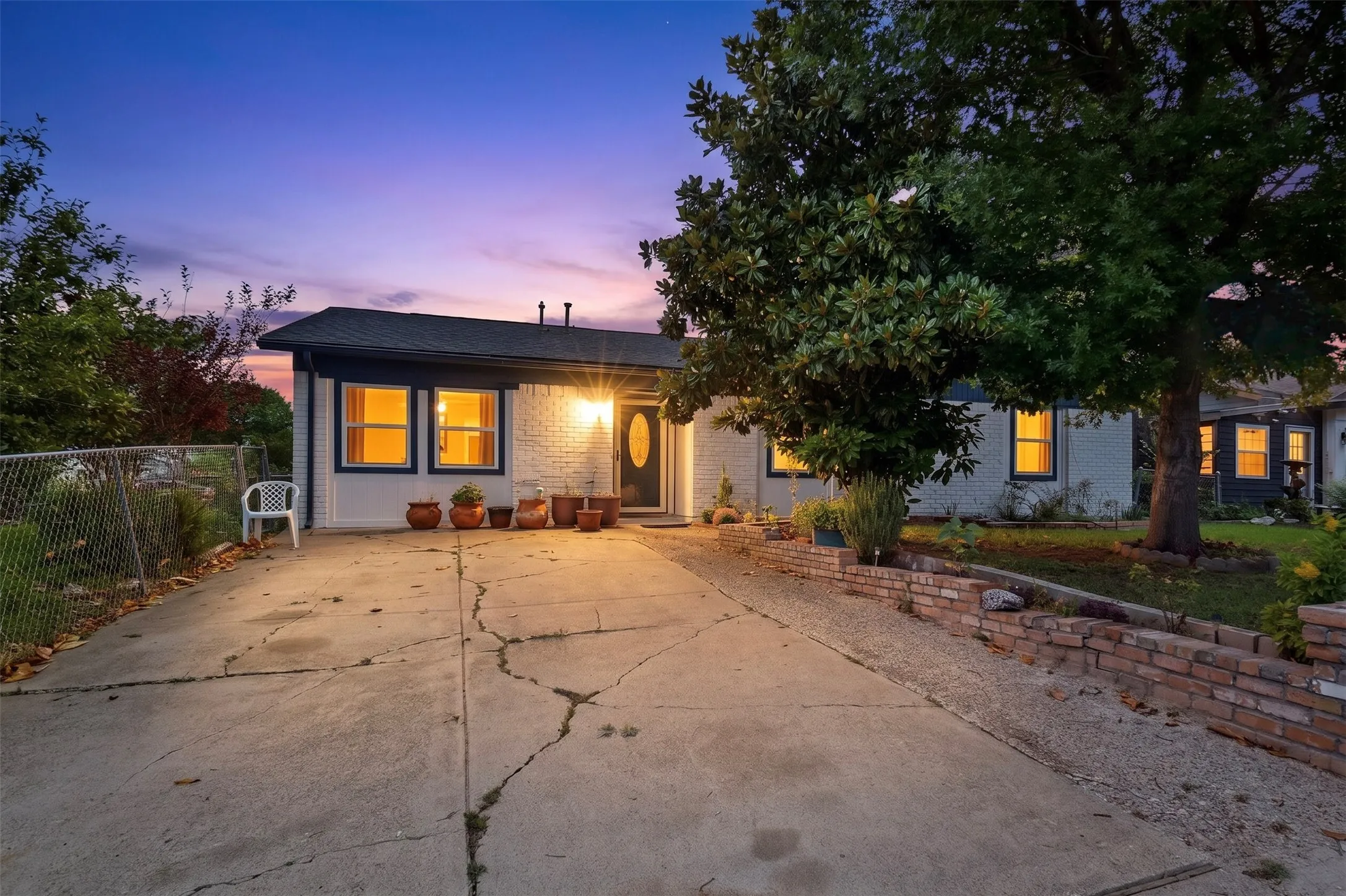 Single Family Residence For Sale in Dallas County , 12207 Queen Drive, Balch Springs, Texas 75180, 4 Bedroom, 2 Bathroom, Garage spaces, 1,612 Sqft, built in 1971, mls#21294231, Real Estate Agent in Balch Springs, Homes For Sale in Dallas county, Homes For Sale in Balch Springs, Realtor in Balch Springs Texas, Real Estate Brokerage Independent Realty Texas, Luminita Cordes Realtor
