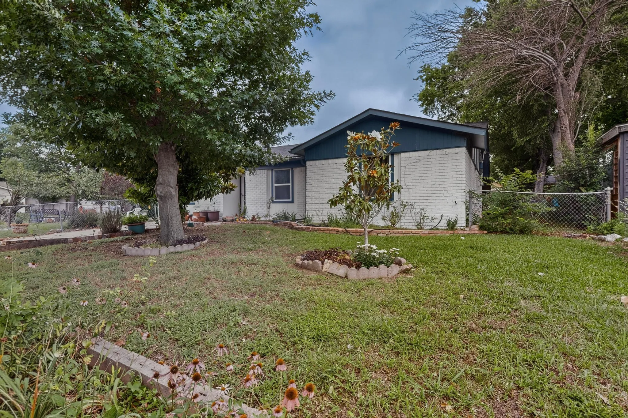 Single Family Residence For Sale in Dallas County , 12207 Queen Drive, Balch Springs, Texas 75180, 4 Bedroom, 2 Bathroom, Garage spaces, 1,612 Sqft, built in 1971, mls#21294231, Real Estate Agent in Balch Springs, Homes For Sale in Dallas county, Homes For Sale in Balch Springs, Realtor in Balch Springs Texas, Real Estate Brokerage Independent Realty Texas, Luminita Cordes Realtor