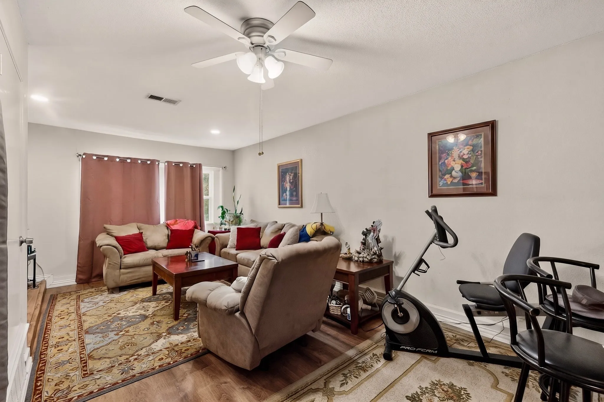Single Family Residence For Sale in Dallas County , 12207 Queen Drive, Balch Springs, Texas 75180, 4 Bedroom, 2 Bathroom, Garage spaces, 1,612 Sqft, built in 1971, mls#21294231, Real Estate Agent in Balch Springs, Homes For Sale in Dallas county, Homes For Sale in Balch Springs, Realtor in Balch Springs Texas, Real Estate Brokerage Independent Realty Texas, Luminita Cordes Realtor