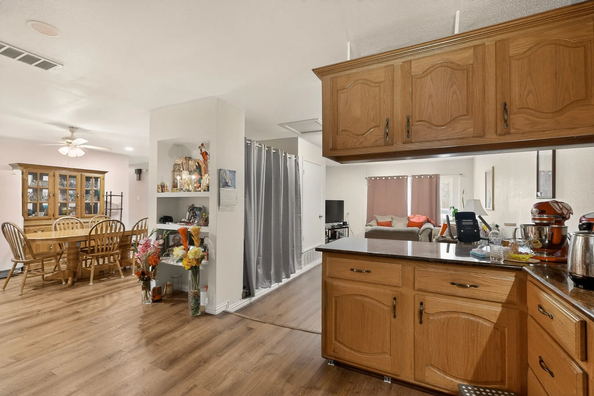 Single Family Residence For Sale in Dallas County , 12207 Queen Drive, Balch Springs, Texas 75180, 4 Bedroom, 2 Bathroom, Garage spaces, 1,612 Sqft, built in 1971, mls#21294231, Real Estate Agent in Balch Springs, Homes For Sale in Dallas county, Homes For Sale in Balch Springs, Realtor in Balch Springs Texas, Real Estate Brokerage Independent Realty Texas, Luminita Cordes Realtor