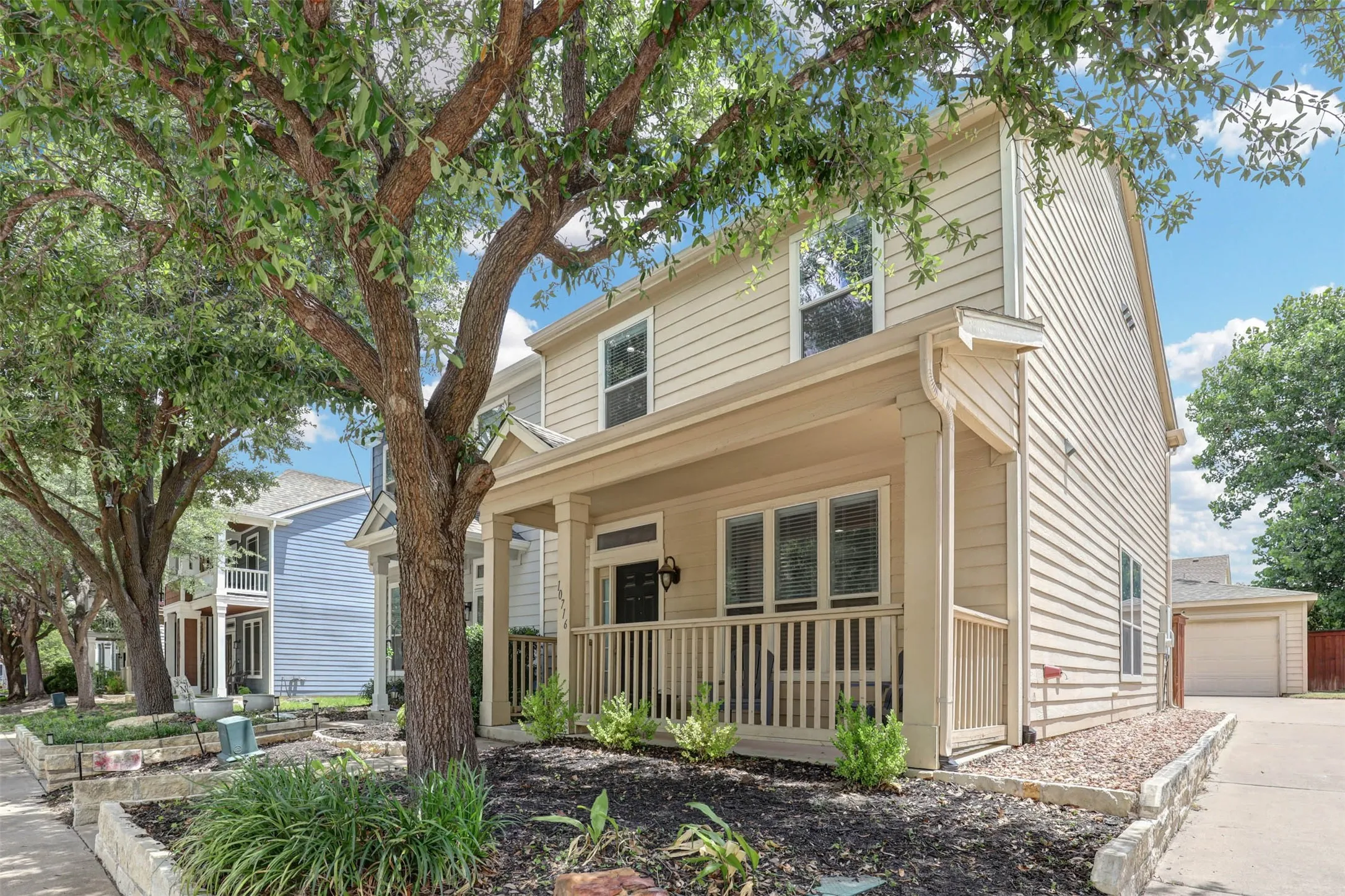 Single Family Residence For Sale in Tarrant County , 10716 Traymore Drive, Fort Worth, Texas 76244, 2 Bedroom, 3 Bathroom, 2 Garage spaces, 1,468 Sqft, built in 2006, mls#21311751, Real Estate Agent in Fort Worth, Homes For Sale in Tarrant county, Homes For Sale in Fort Worth, Realtor in Fort Worth Texas, Real Estate Brokerage Independent Realty Texas, Luminita Cordes Realtor
