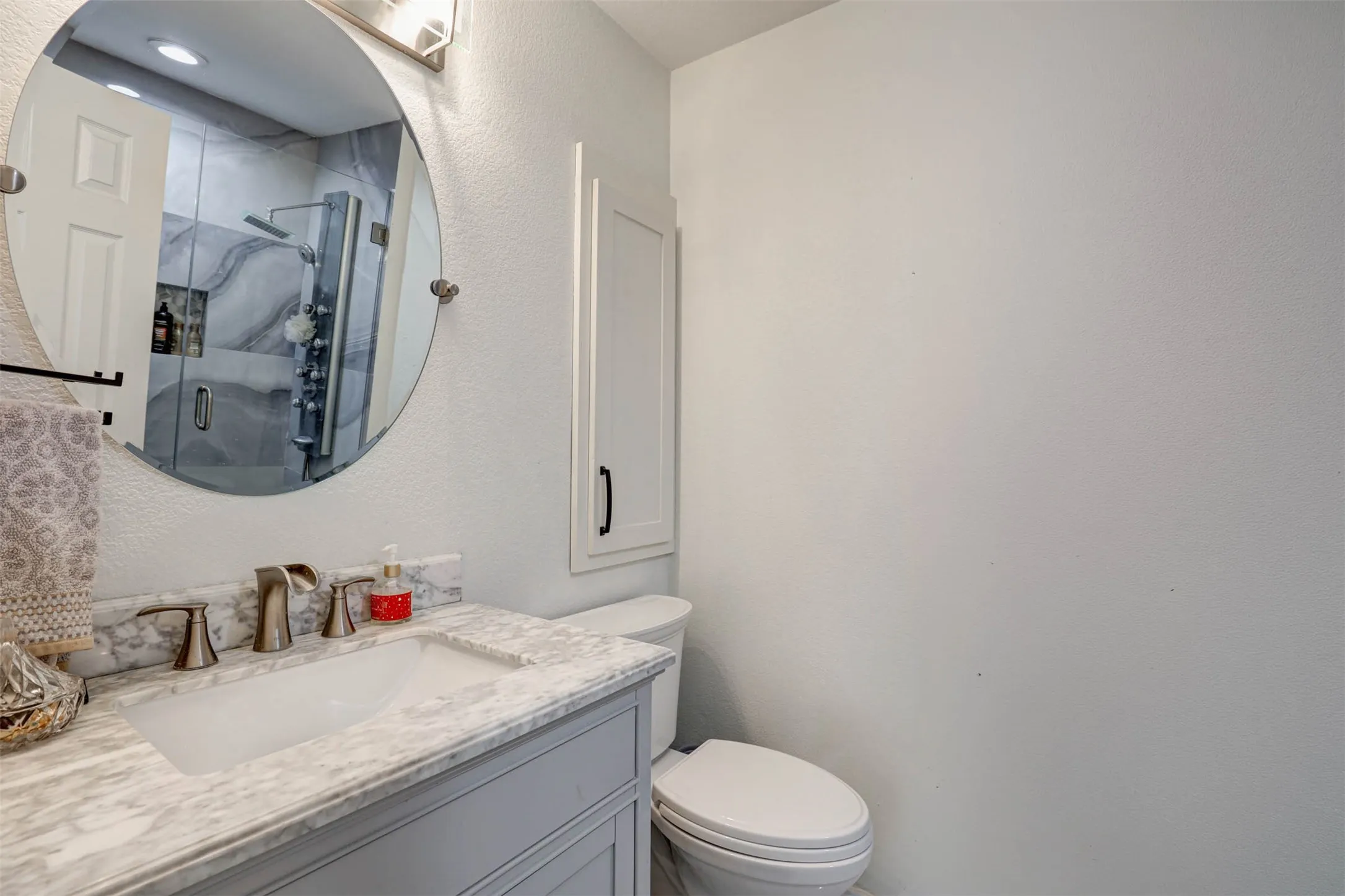 Single Family Residence For Sale in Tarrant County , 10716 Traymore Drive, Fort Worth, Texas 76244, 2 Bedroom, 3 Bathroom, 2 Garage spaces, 1,468 Sqft, built in 2006, mls#21311751, Real Estate Agent in Fort Worth, Homes For Sale in Tarrant county, Homes For Sale in Fort Worth, Realtor in Fort Worth Texas, Real Estate Brokerage Independent Realty Texas, Luminita Cordes Realtor