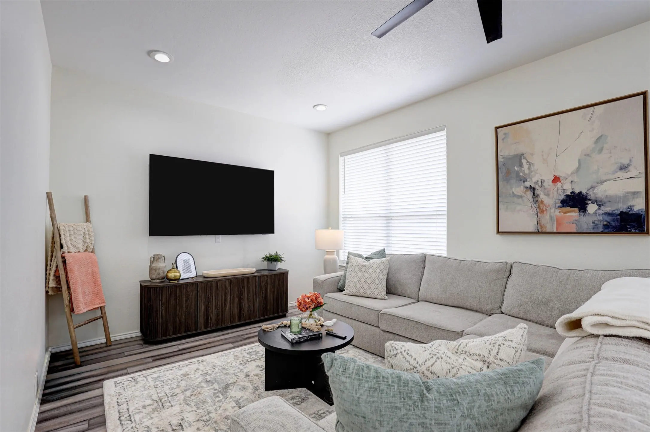 Single Family Residence For Sale in Tarrant County , 10716 Traymore Drive, Fort Worth, Texas 76244, 2 Bedroom, 3 Bathroom, 2 Garage spaces, 1,468 Sqft, built in 2006, mls#21311751, Real Estate Agent in Fort Worth, Homes For Sale in Tarrant county, Homes For Sale in Fort Worth, Realtor in Fort Worth Texas, Real Estate Brokerage Independent Realty Texas, Luminita Cordes Realtor