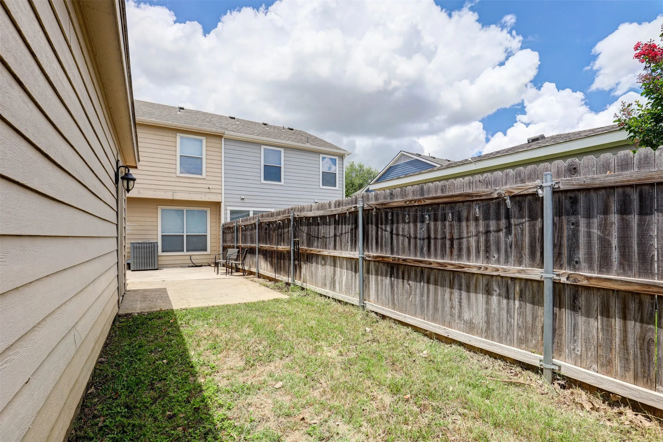 Single Family Residence For Sale in Tarrant County , 10716 Traymore Drive, Fort Worth, Texas 76244, 2 Bedroom, 3 Bathroom, 2 Garage spaces, 1,468 Sqft, built in 2006, mls#21311751, Real Estate Agent in Fort Worth, Homes For Sale in Tarrant county, Homes For Sale in Fort Worth, Realtor in Fort Worth Texas, Real Estate Brokerage Independent Realty Texas, Luminita Cordes Realtor