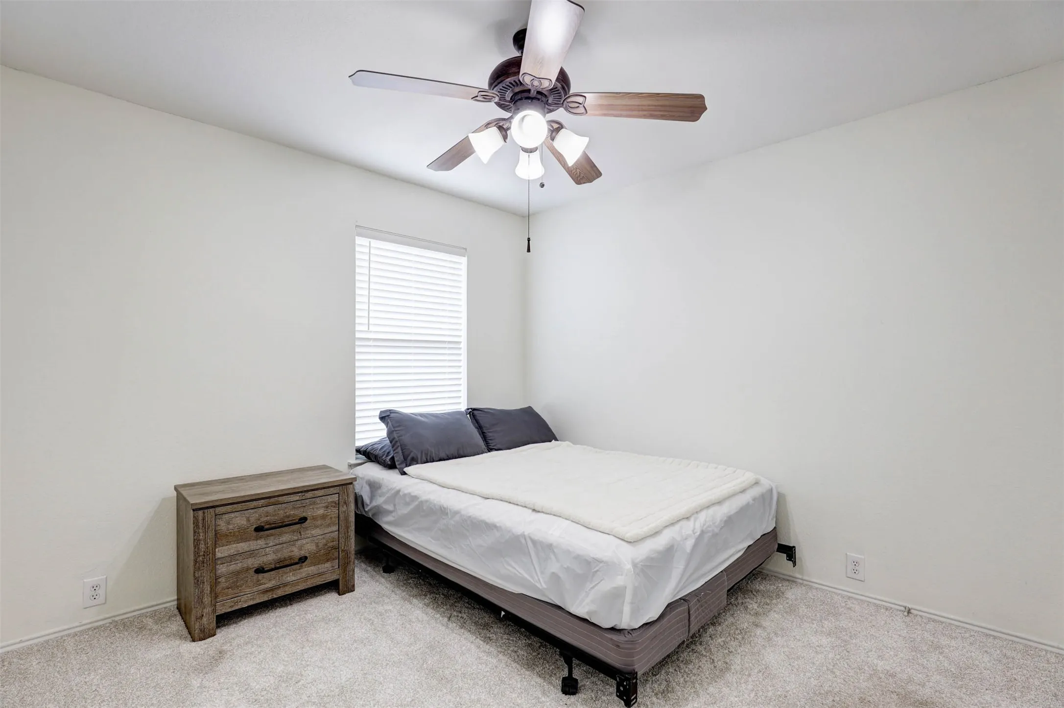 Single Family Residence For Sale in Tarrant County , 10716 Traymore Drive, Fort Worth, Texas 76244, 2 Bedroom, 3 Bathroom, 2 Garage spaces, 1,468 Sqft, built in 2006, mls#21311751, Real Estate Agent in Fort Worth, Homes For Sale in Tarrant county, Homes For Sale in Fort Worth, Realtor in Fort Worth Texas, Real Estate Brokerage Independent Realty Texas, Luminita Cordes Realtor