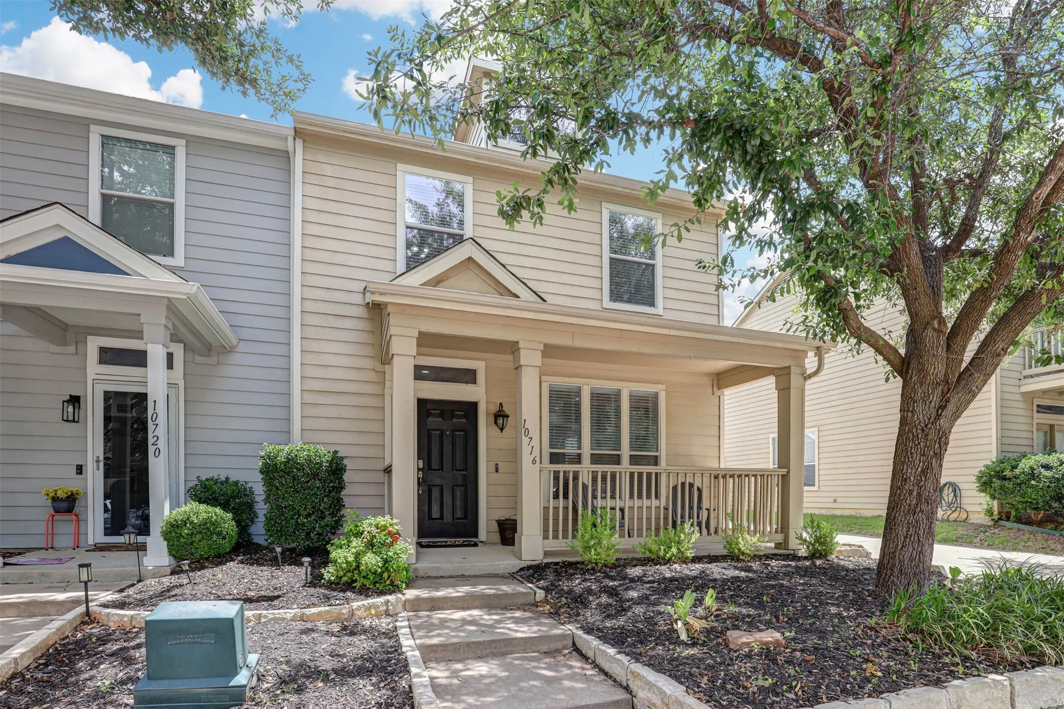 Single Family Residence For Sale in Tarrant County , 10716 Traymore Drive, Fort Worth, Texas 76244, 2 Bedroom, 3 Bathroom, 2 Garage spaces, 1,468 Sqft, built in 2006, mls#21311751, Real Estate Agent in Fort Worth, Homes For Sale in Tarrant county, Homes For Sale in Fort Worth, Realtor in Fort Worth Texas, Real Estate Brokerage Independent Realty Texas, Luminita Cordes Realtor
