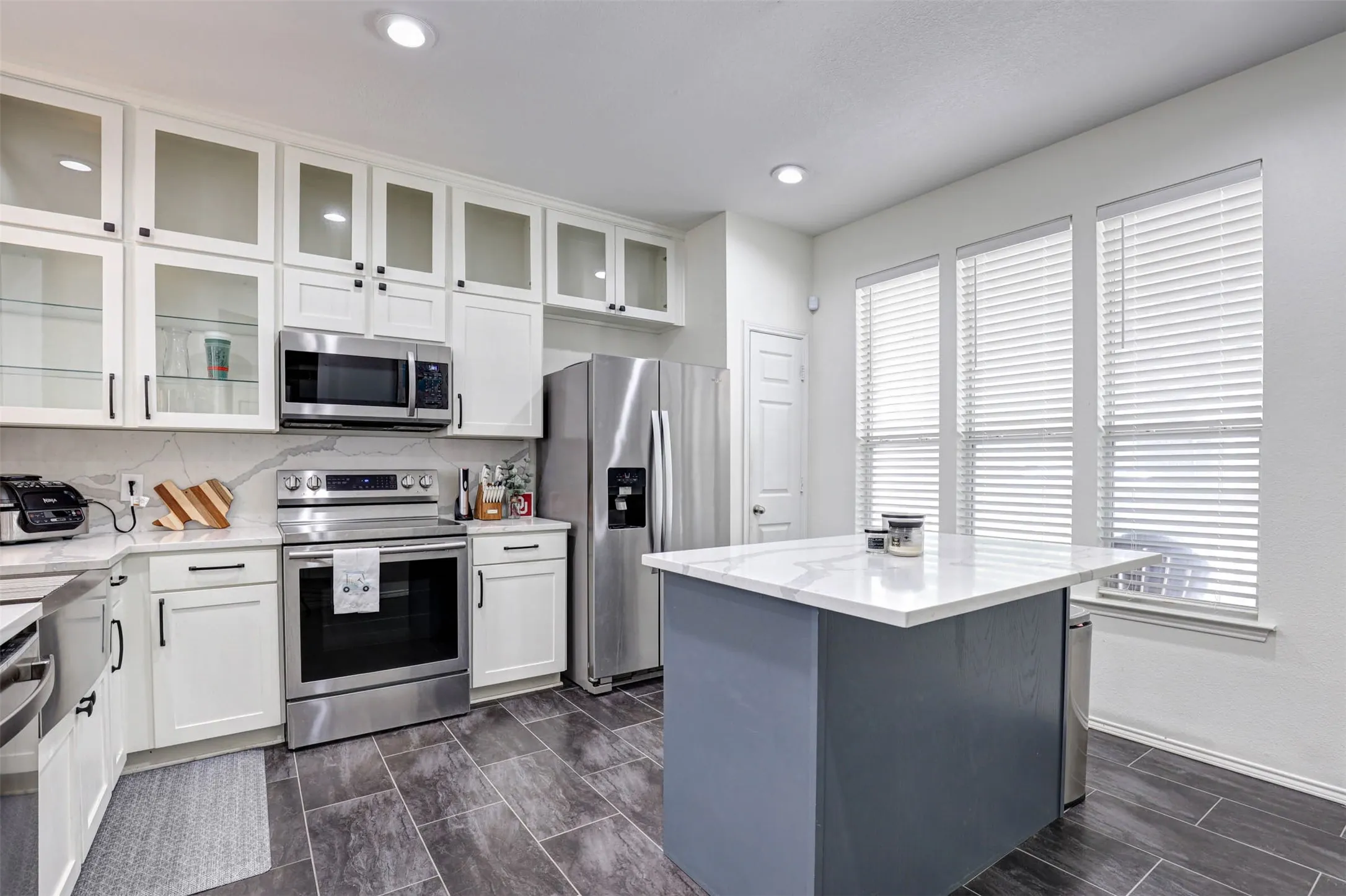 Single Family Residence For Sale in Tarrant County , 10716 Traymore Drive, Fort Worth, Texas 76244, 2 Bedroom, 3 Bathroom, 2 Garage spaces, 1,468 Sqft, built in 2006, mls#21311751, Real Estate Agent in Fort Worth, Homes For Sale in Tarrant county, Homes For Sale in Fort Worth, Realtor in Fort Worth Texas, Real Estate Brokerage Independent Realty Texas, Luminita Cordes Realtor
