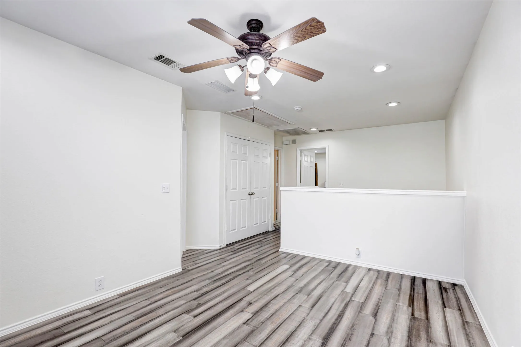Single Family Residence For Sale in Tarrant County , 10716 Traymore Drive, Fort Worth, Texas 76244, 2 Bedroom, 3 Bathroom, 2 Garage spaces, 1,468 Sqft, built in 2006, mls#21311751, Real Estate Agent in Fort Worth, Homes For Sale in Tarrant county, Homes For Sale in Fort Worth, Realtor in Fort Worth Texas, Real Estate Brokerage Independent Realty Texas, Luminita Cordes Realtor