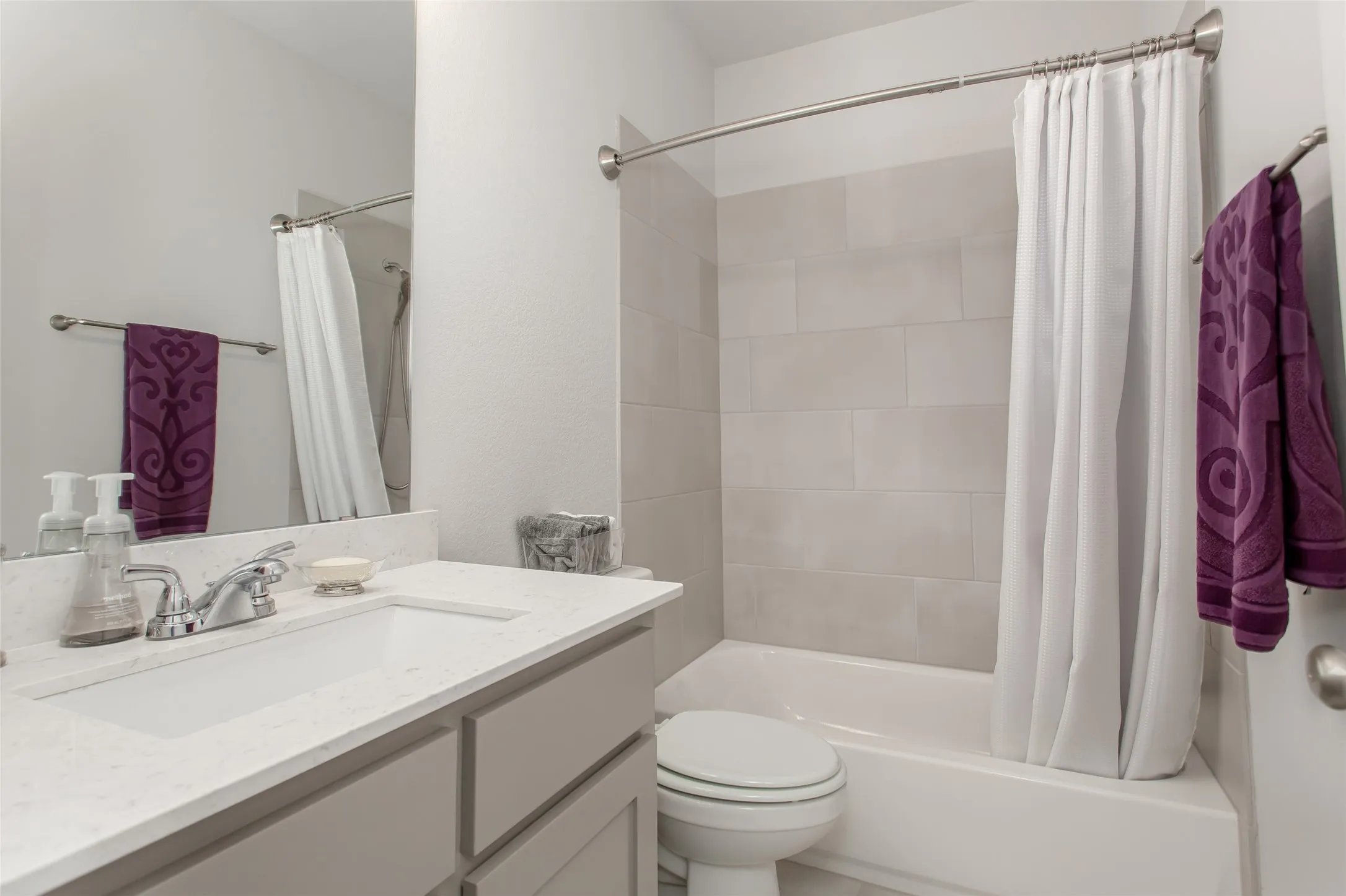 Single Family Residence For Sale in Collin County , 3115 Cavalry Way, Celina, Texas 75009, 4 Bedroom, 4 Bathroom, 2 Garage spaces, 3,033 Sqft, built in 2020, mls#21308119, Real Estate Agent in Celina, Homes For Sale in Collin county, Homes For Sale in Celina, Realtor in Celina Texas, Real Estate Brokerage Independent Realty Texas, Luminita Cordes Realtor
