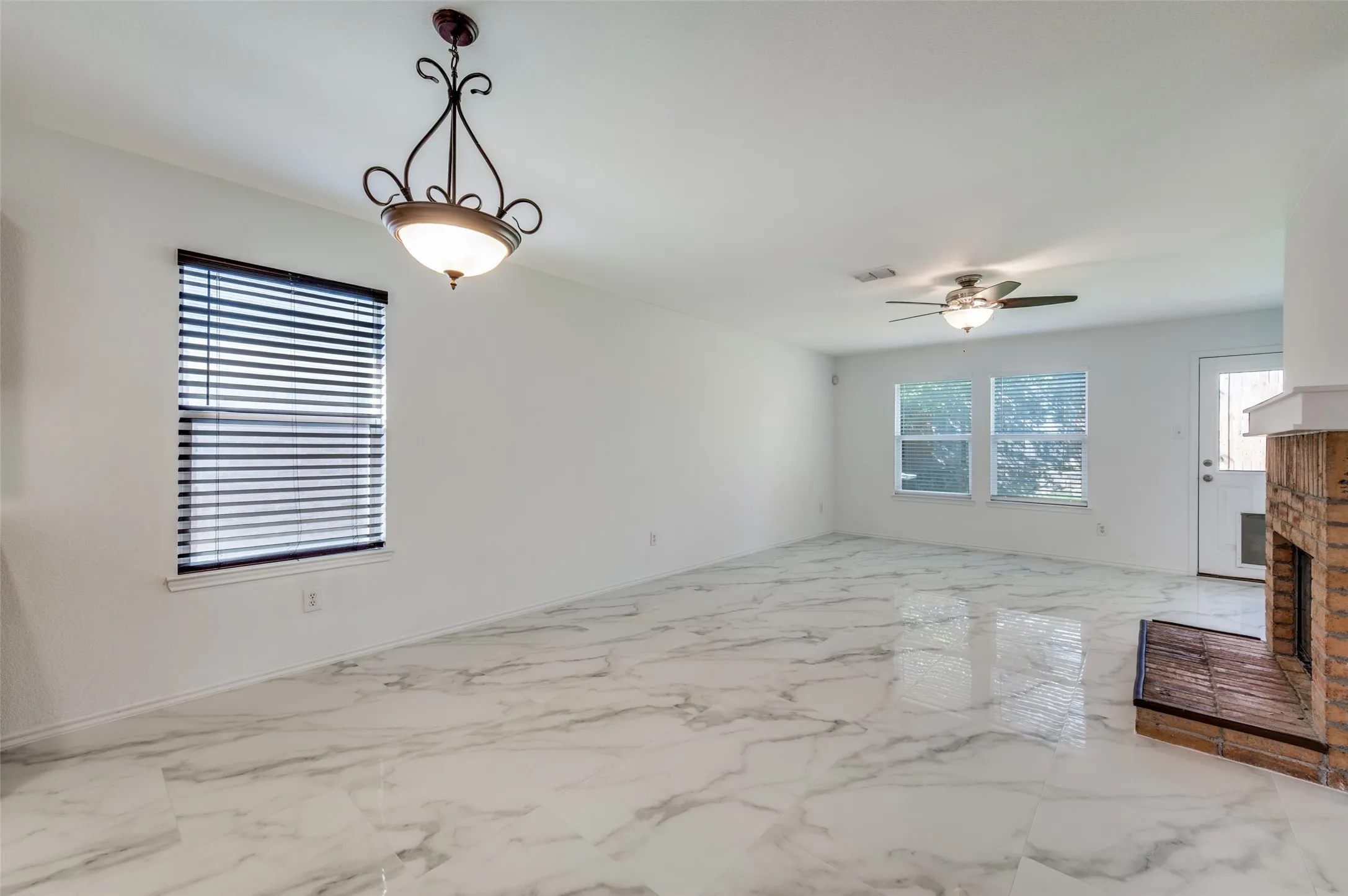 Single Family Residence For Rent in Collin County , 12841 Serenity Drive, Frisco, Texas 75035, 3 Bedroom, 2 Bathroom, 2 Garage spaces, 2,038 Sqft, built in 2007, mls#21313448, Real Estate Agent in Frisco, Homes For Rent in Collin county, Homes For Rent in Frisco, Realtor in Frisco Texas, Real Estate Brokerage Independent Realty Texas, Luminita Cordes Realtor