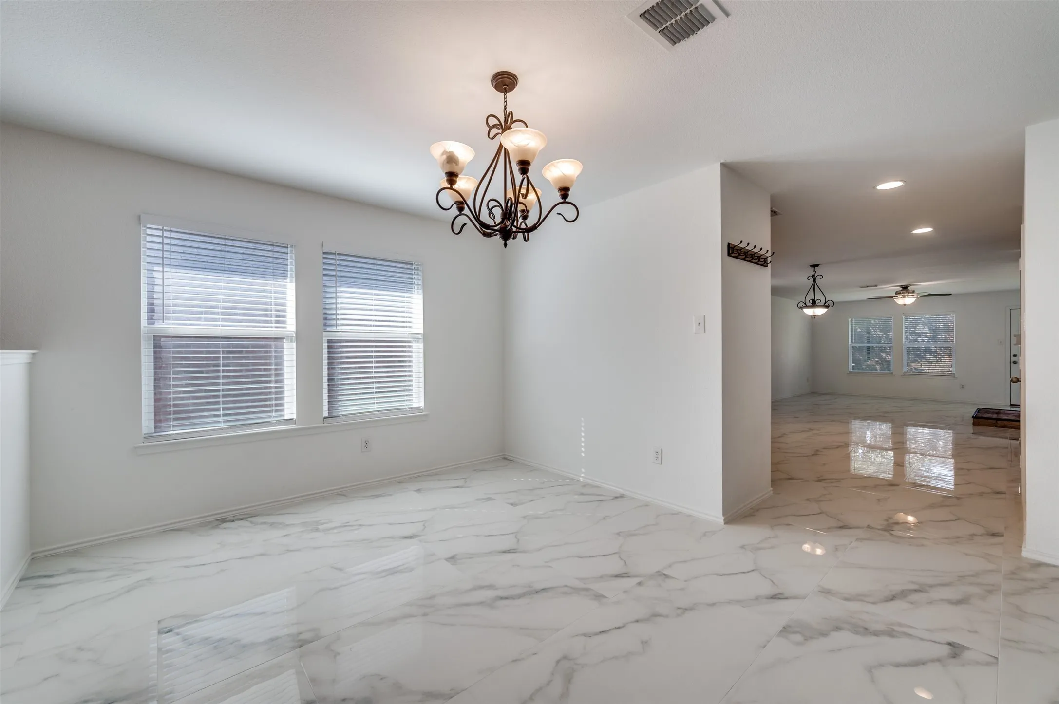 Single Family Residence For Rent in Collin County , 12841 Serenity Drive, Frisco, Texas 75035, 3 Bedroom, 2 Bathroom, 2 Garage spaces, 2,038 Sqft, built in 2007, mls#21313448, Real Estate Agent in Frisco, Homes For Rent in Collin county, Homes For Rent in Frisco, Realtor in Frisco Texas, Real Estate Brokerage Independent Realty Texas, Luminita Cordes Realtor