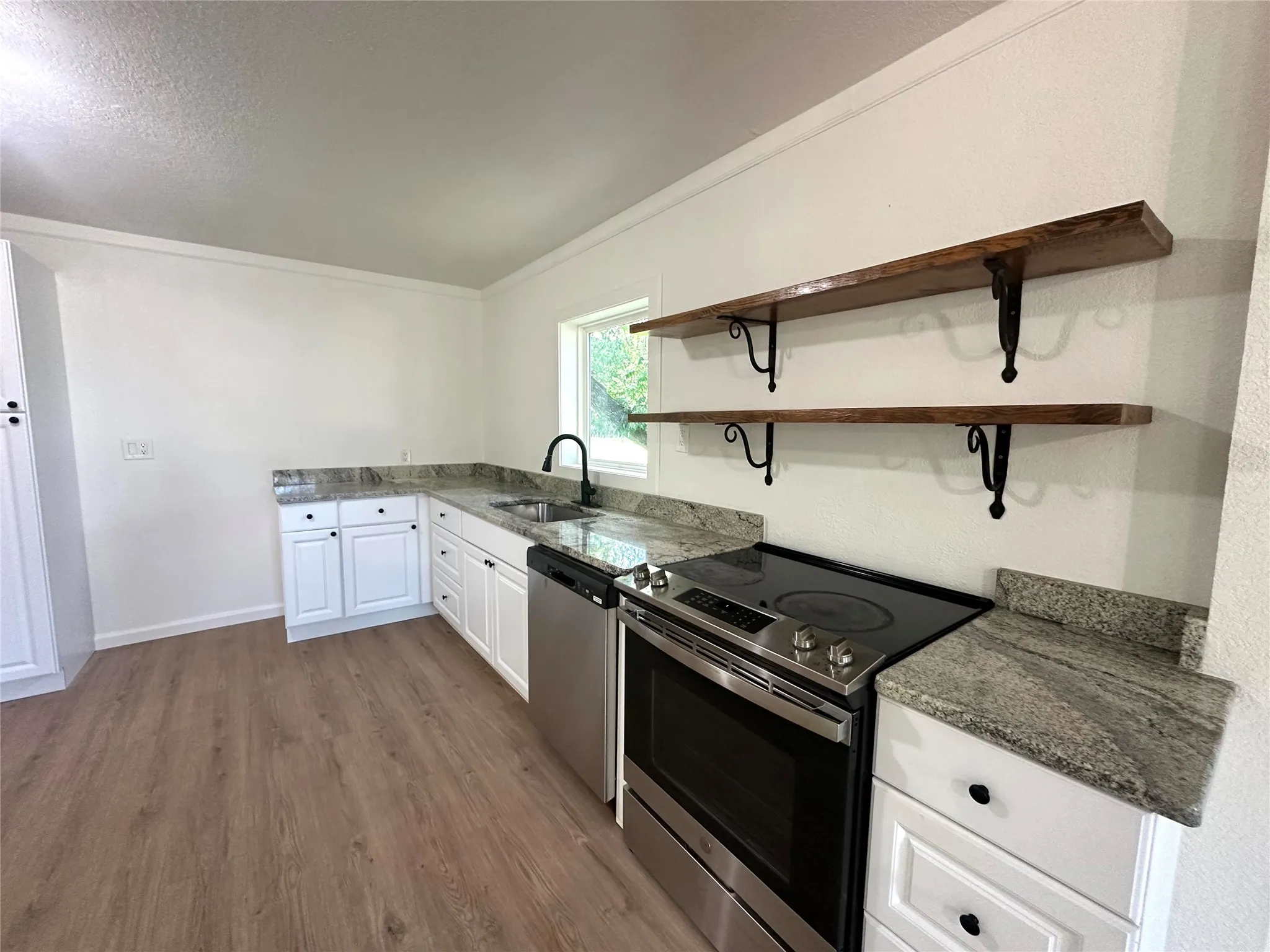 Single Family Residence For Sale in Comanche County , 1007 N Lane Street, Comanche, Texas 76442, 3 Bedroom, 2 Bathroom, Garage spaces, 1,522 Sqft, built in 1940, mls#21313451, Real Estate Agent in Comanche, Homes For Sale in Comanche county, Homes For Sale in Comanche, Realtor in Comanche Texas, Real Estate Brokerage Independent Realty Texas, Luminita Cordes Realtor