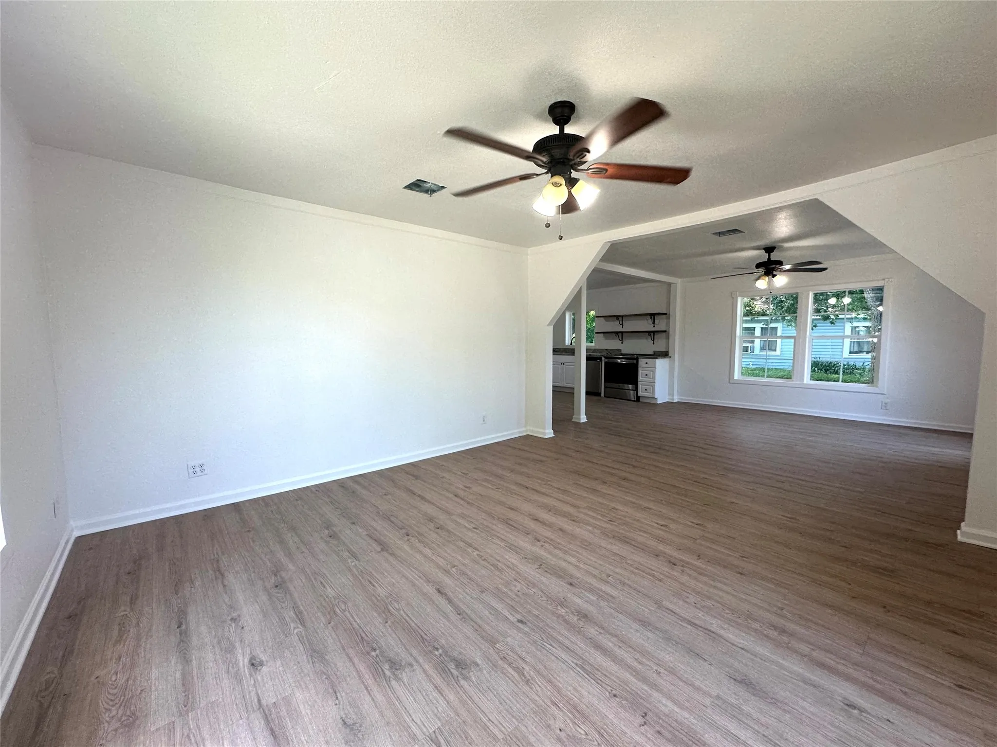 Single Family Residence For Sale in Comanche County , 1007 N Lane Street, Comanche, Texas 76442, 3 Bedroom, 2 Bathroom, Garage spaces, 1,522 Sqft, built in 1940, mls#21313451, Real Estate Agent in Comanche, Homes For Sale in Comanche county, Homes For Sale in Comanche, Realtor in Comanche Texas, Real Estate Brokerage Independent Realty Texas, Luminita Cordes Realtor