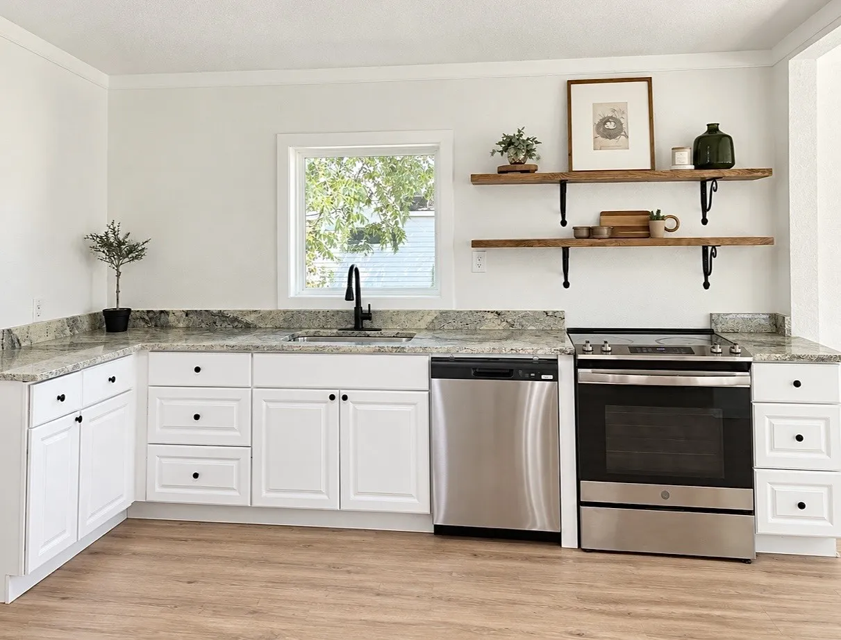 Single Family Residence For Sale in Comanche County , 1007 N Lane Street, Comanche, Texas 76442, 3 Bedroom, 2 Bathroom, Garage spaces, 1,522 Sqft, built in 1940, mls#21313451, Real Estate Agent in Comanche, Homes For Sale in Comanche county, Homes For Sale in Comanche, Realtor in Comanche Texas, Real Estate Brokerage Independent Realty Texas, Luminita Cordes Realtor