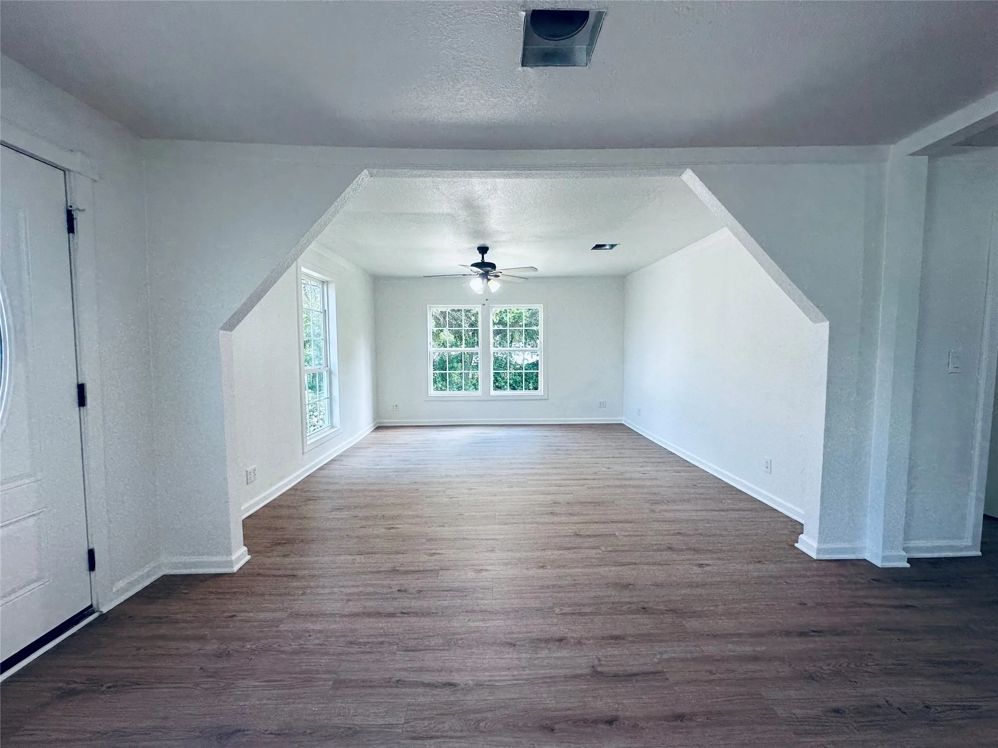 Single Family Residence For Sale in Comanche County , 1007 N Lane Street, Comanche, Texas 76442, 3 Bedroom, 2 Bathroom, Garage spaces, 1,522 Sqft, built in 1940, mls#21313451, Real Estate Agent in Comanche, Homes For Sale in Comanche county, Homes For Sale in Comanche, Realtor in Comanche Texas, Real Estate Brokerage Independent Realty Texas, Luminita Cordes Realtor