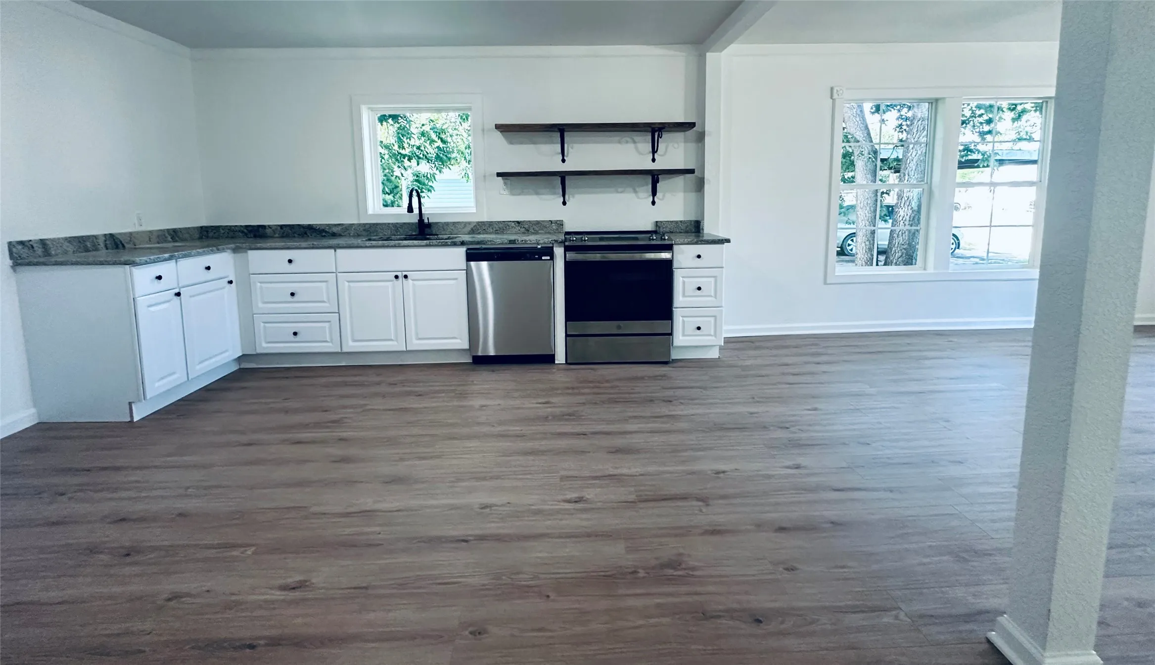 Single Family Residence For Sale in Comanche County , 1007 N Lane Street, Comanche, Texas 76442, 3 Bedroom, 2 Bathroom, Garage spaces, 1,522 Sqft, built in 1940, mls#21313451, Real Estate Agent in Comanche, Homes For Sale in Comanche county, Homes For Sale in Comanche, Realtor in Comanche Texas, Real Estate Brokerage Independent Realty Texas, Luminita Cordes Realtor