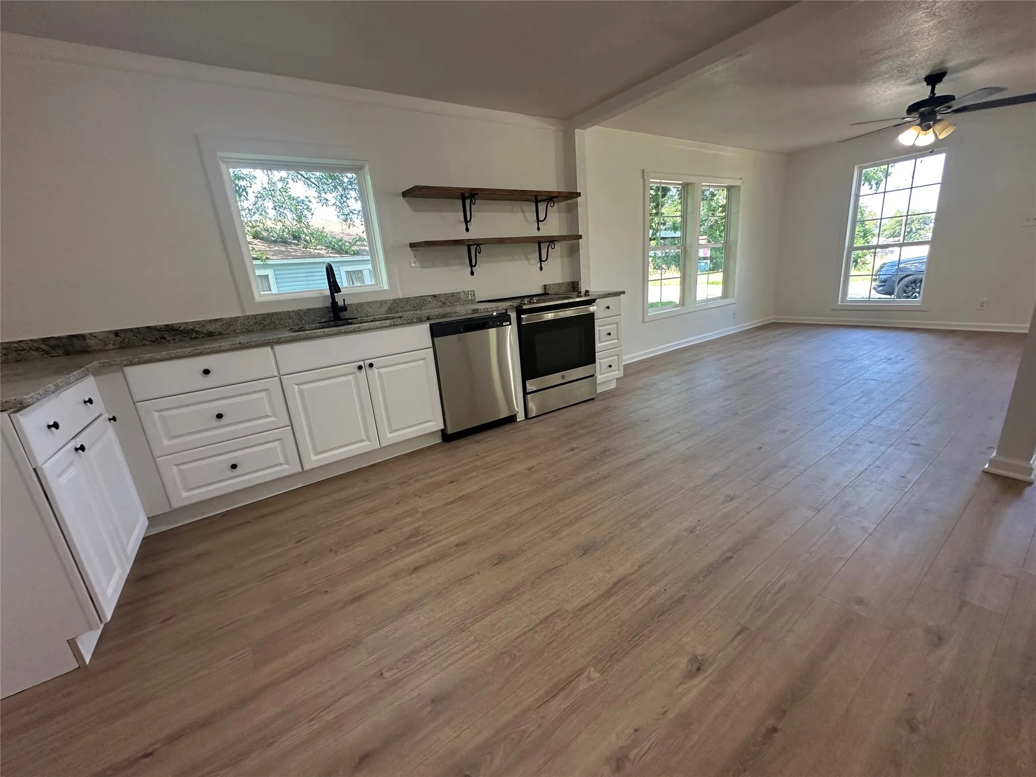 Single Family Residence For Sale in Comanche County , 1007 N Lane Street, Comanche, Texas 76442, 3 Bedroom, 2 Bathroom, Garage spaces, 1,522 Sqft, built in 1940, mls#21313451, Real Estate Agent in Comanche, Homes For Sale in Comanche county, Homes For Sale in Comanche, Realtor in Comanche Texas, Real Estate Brokerage Independent Realty Texas, Luminita Cordes Realtor