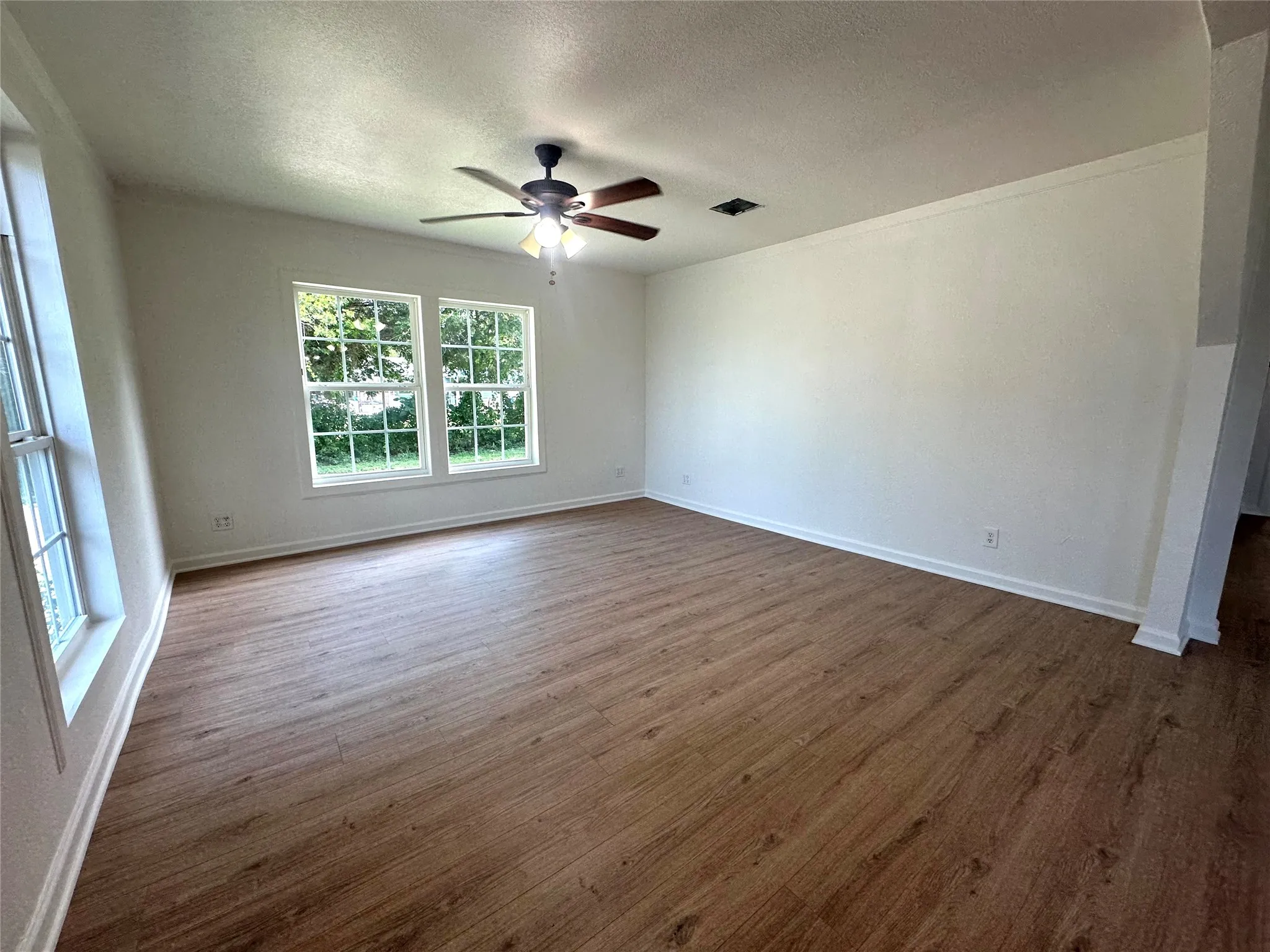 Single Family Residence For Sale in Comanche County , 1007 N Lane Street, Comanche, Texas 76442, 3 Bedroom, 2 Bathroom, Garage spaces, 1,522 Sqft, built in 1940, mls#21313451, Real Estate Agent in Comanche, Homes For Sale in Comanche county, Homes For Sale in Comanche, Realtor in Comanche Texas, Real Estate Brokerage Independent Realty Texas, Luminita Cordes Realtor