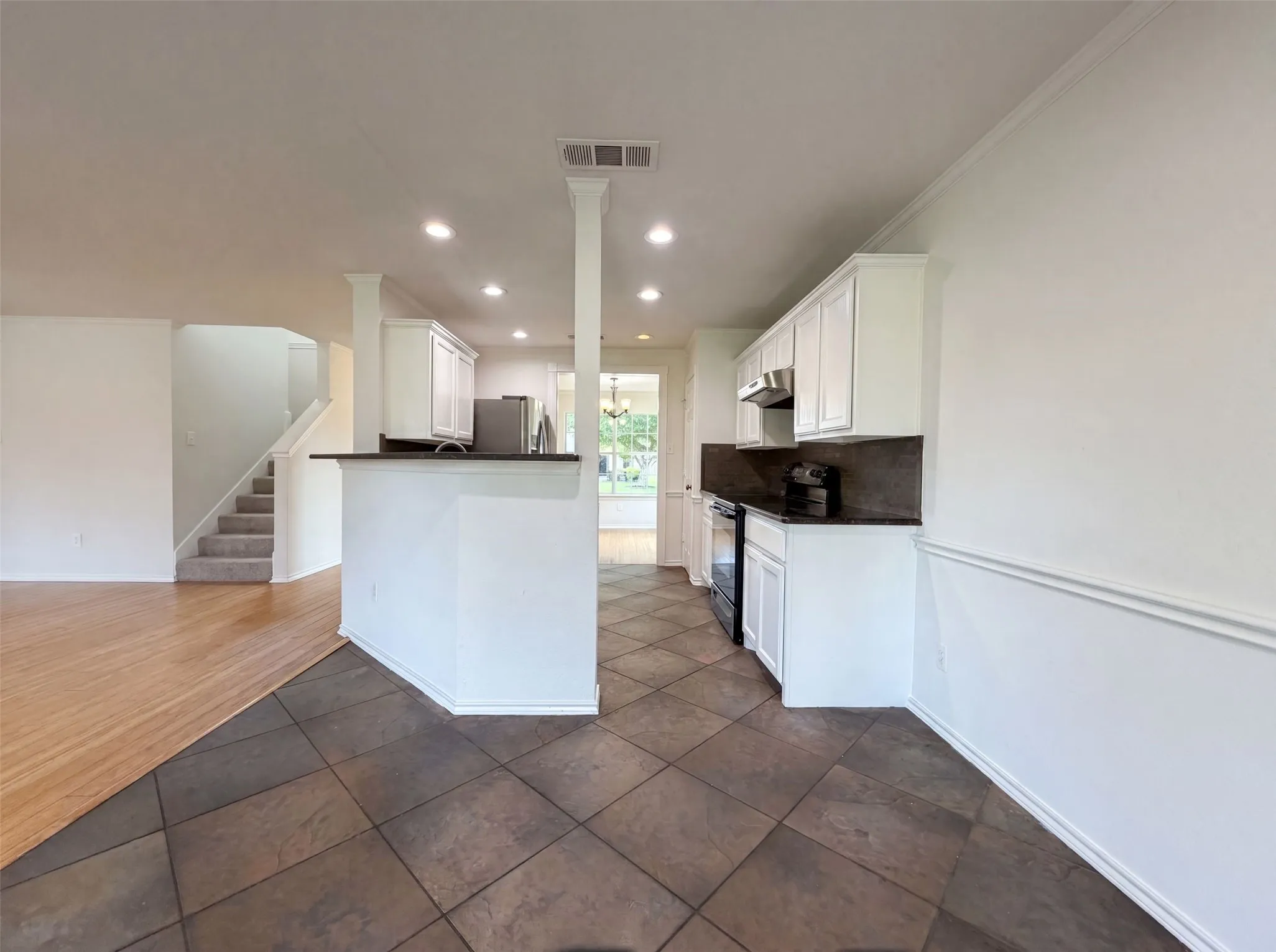 Single Family Residence For Sale in Tarrant County , 7702 Grey Goose Trail, Arlington, Texas 76002, 3 Bedroom, 3 Bathroom, 2 Garage spaces, 2,045 Sqft, built in 2004, mls#21313449, Real Estate Agent in Arlington, Homes For Sale in Tarrant county, Homes For Sale in Arlington, Realtor in Arlington Texas, Real Estate Brokerage Independent Realty Texas, Luminita Cordes Realtor