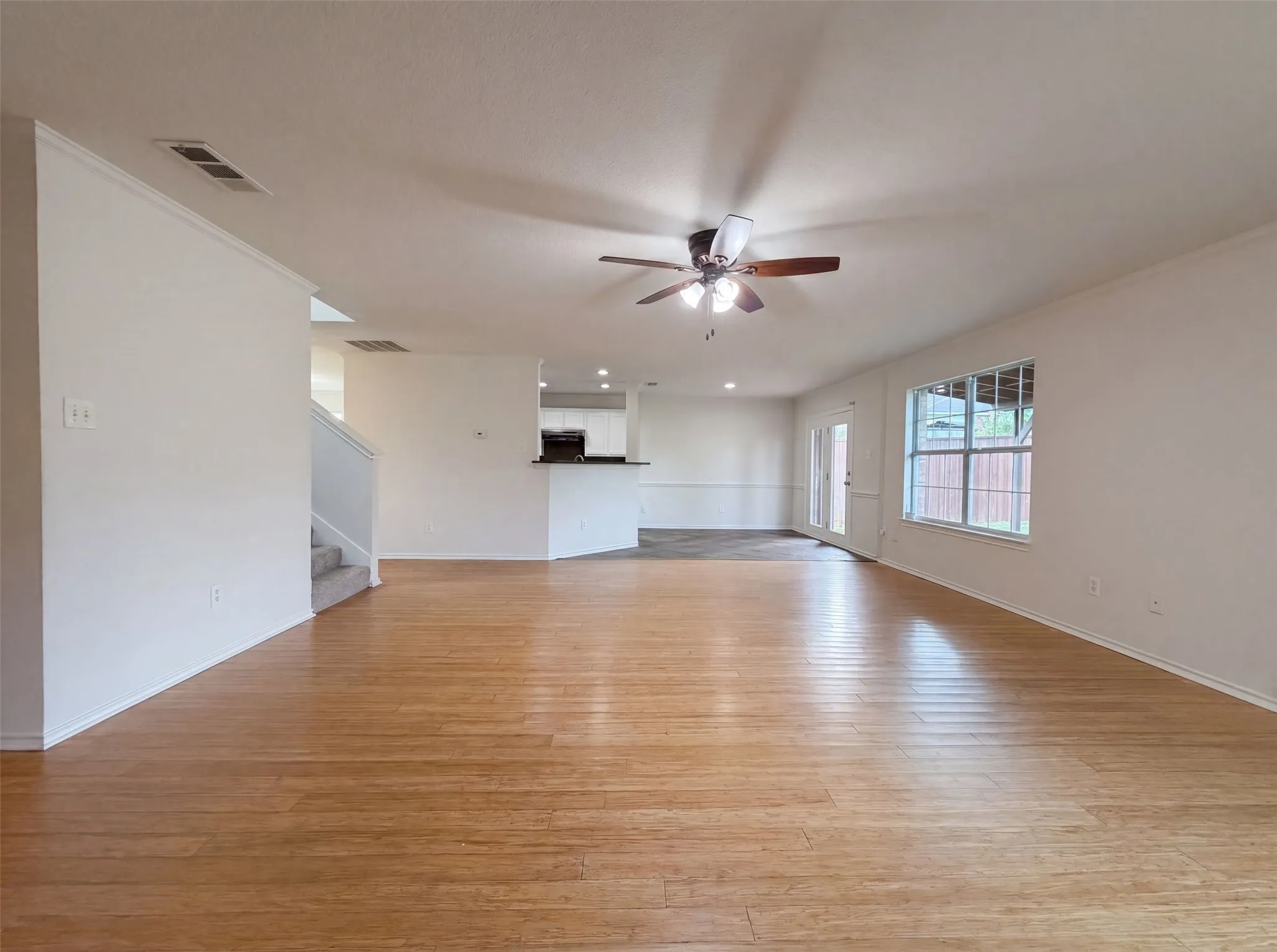 Single Family Residence For Sale in Tarrant County , 7702 Grey Goose Trail, Arlington, Texas 76002, 3 Bedroom, 3 Bathroom, 2 Garage spaces, 2,045 Sqft, built in 2004, mls#21313449, Real Estate Agent in Arlington, Homes For Sale in Tarrant county, Homes For Sale in Arlington, Realtor in Arlington Texas, Real Estate Brokerage Independent Realty Texas, Luminita Cordes Realtor