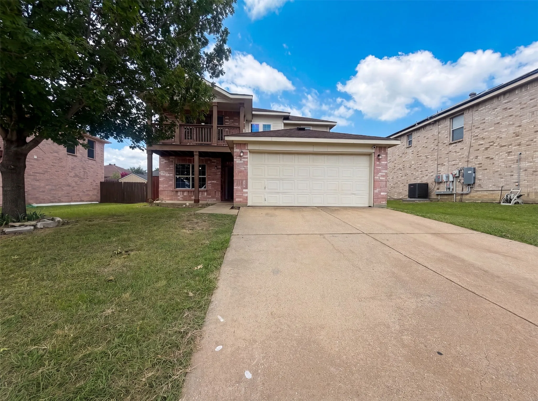 Single Family Residence For Sale in Tarrant County , 7702 Grey Goose Trail, Arlington, Texas 76002, 3 Bedroom, 3 Bathroom, 2 Garage spaces, 2,045 Sqft, built in 2004, mls#21313449, Real Estate Agent in Arlington, Homes For Sale in Tarrant county, Homes For Sale in Arlington, Realtor in Arlington Texas, Real Estate Brokerage Independent Realty Texas, Luminita Cordes Realtor