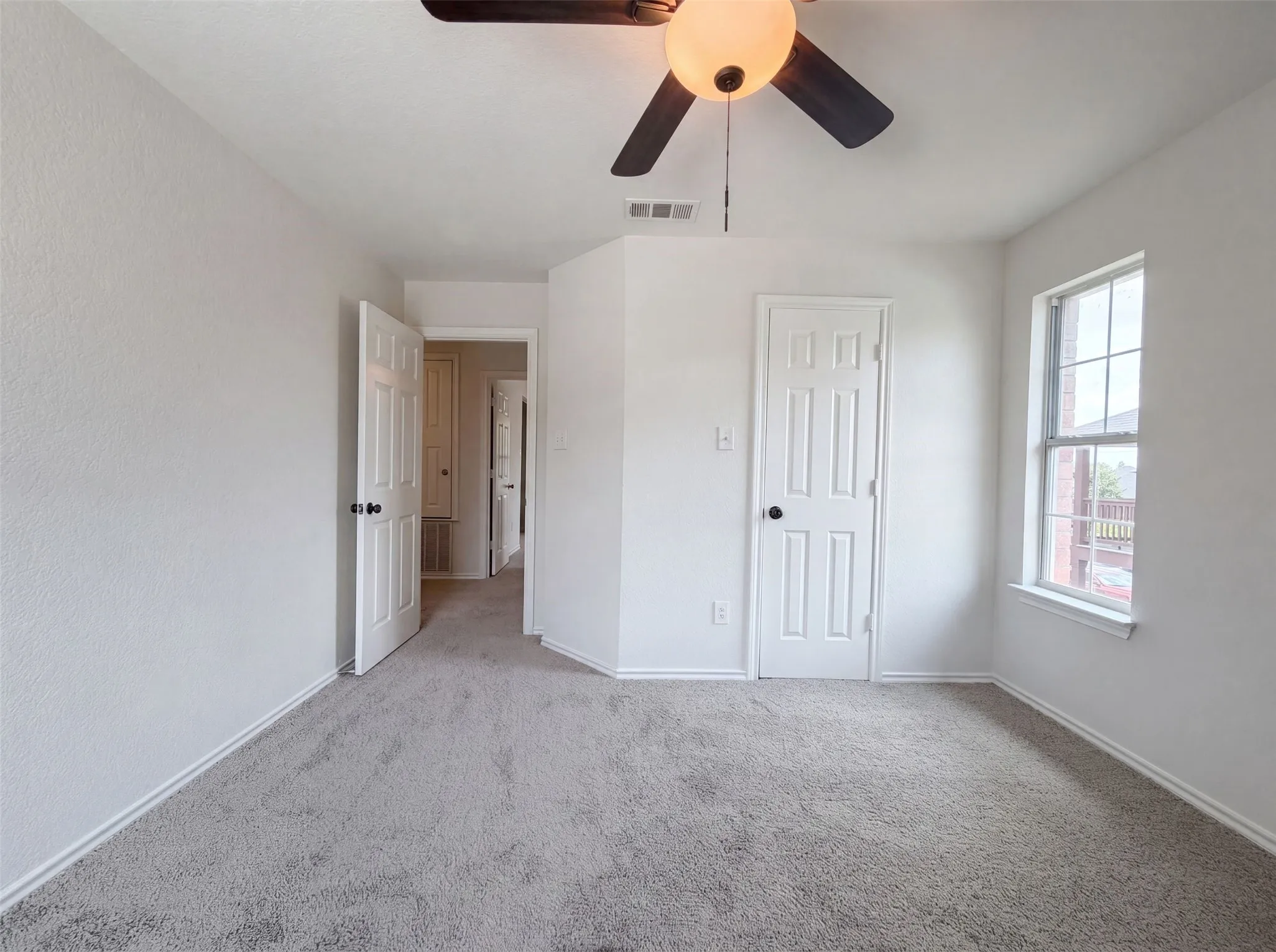 Single Family Residence For Sale in Tarrant County , 7702 Grey Goose Trail, Arlington, Texas 76002, 3 Bedroom, 3 Bathroom, 2 Garage spaces, 2,045 Sqft, built in 2004, mls#21313449, Real Estate Agent in Arlington, Homes For Sale in Tarrant county, Homes For Sale in Arlington, Realtor in Arlington Texas, Real Estate Brokerage Independent Realty Texas, Luminita Cordes Realtor