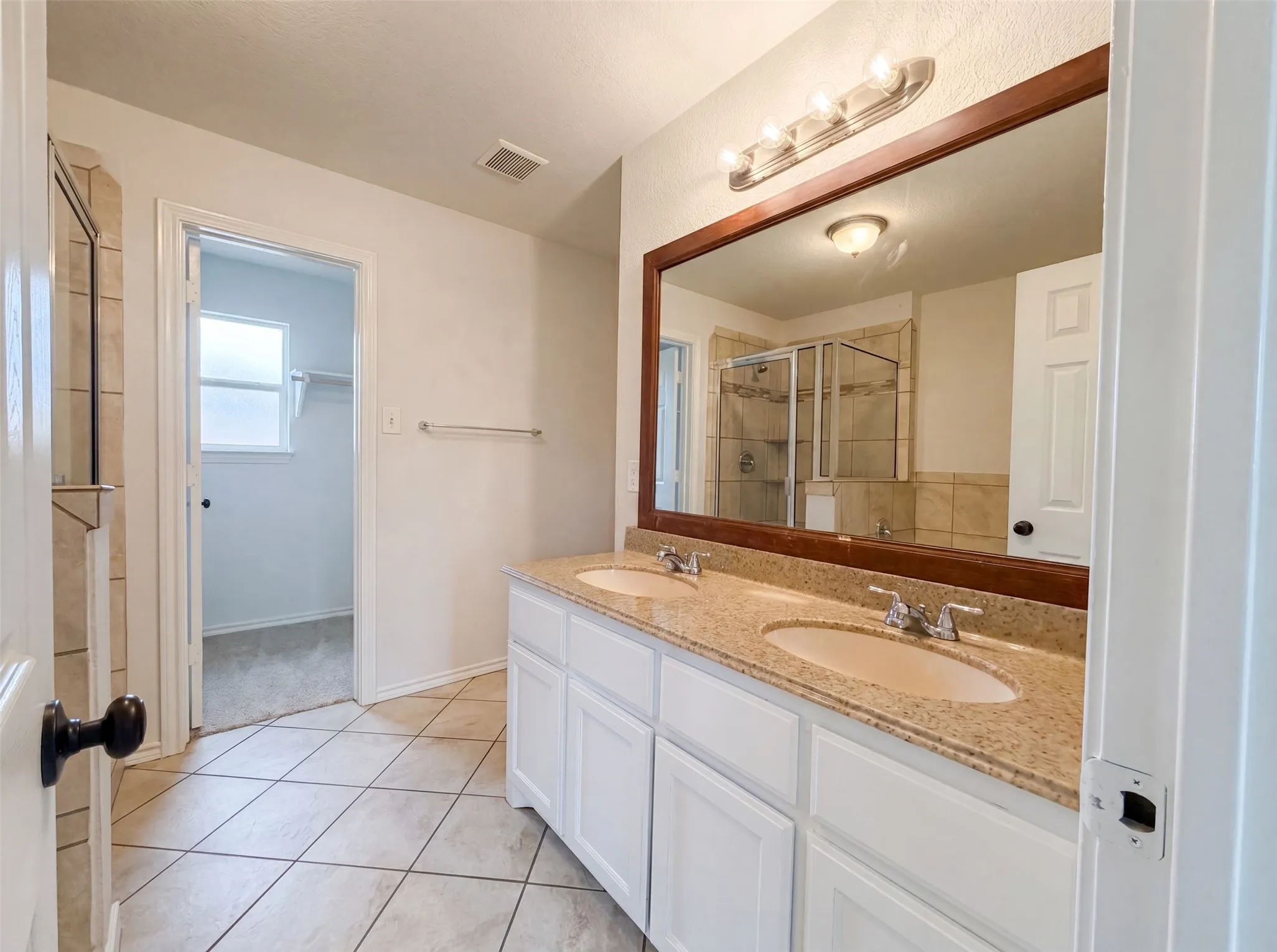 Single Family Residence For Sale in Tarrant County , 7702 Grey Goose Trail, Arlington, Texas 76002, 3 Bedroom, 3 Bathroom, 2 Garage spaces, 2,045 Sqft, built in 2004, mls#21313449, Real Estate Agent in Arlington, Homes For Sale in Tarrant county, Homes For Sale in Arlington, Realtor in Arlington Texas, Real Estate Brokerage Independent Realty Texas, Luminita Cordes Realtor