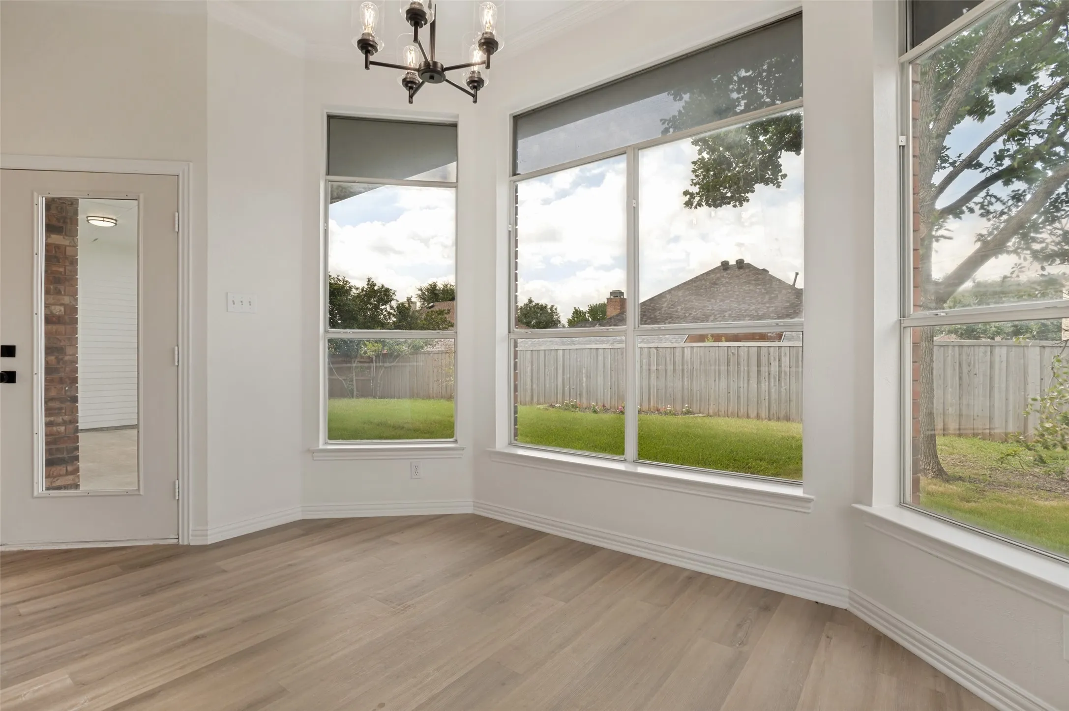 Single Family Residence For Sale in Tarrant County , 2110 Chrisman Trail, Mansfield, Texas 76063, 3 Bedroom, 2 Bathroom, 2 Garage spaces, 1,908 Sqft, built in 1994, mls#21313456, Real Estate Agent in Mansfield, Homes For Sale in Tarrant county, Homes For Sale in Mansfield, Realtor in Mansfield Texas, Real Estate Brokerage Independent Realty Texas, Luminita Cordes Realtor