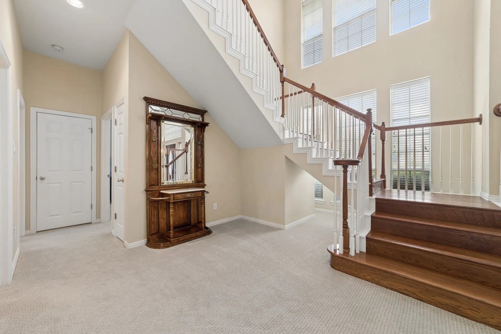 Single Family Residence For Sale in Collin County , 5208 Laser Lane, Plano, Texas 75023, 5 Bedroom, 4 Bathroom, 2 Garage spaces, 3,834 Sqft, built in 1992, mls#21280630, Real Estate Agent in Plano, Homes For Sale in Collin county, Homes For Sale in Plano, Realtor in Plano Texas, Real Estate Brokerage Independent Realty Texas, Luminita Cordes Realtor