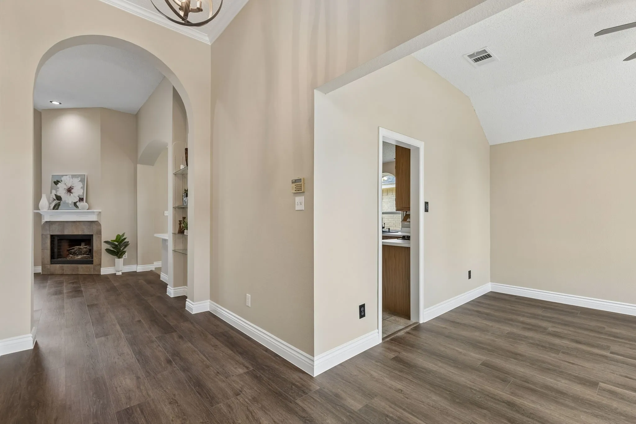 The spacious entry is the perfect place to welcome
friends and family. The beautiful lvp flooring runs throughout most of the home.