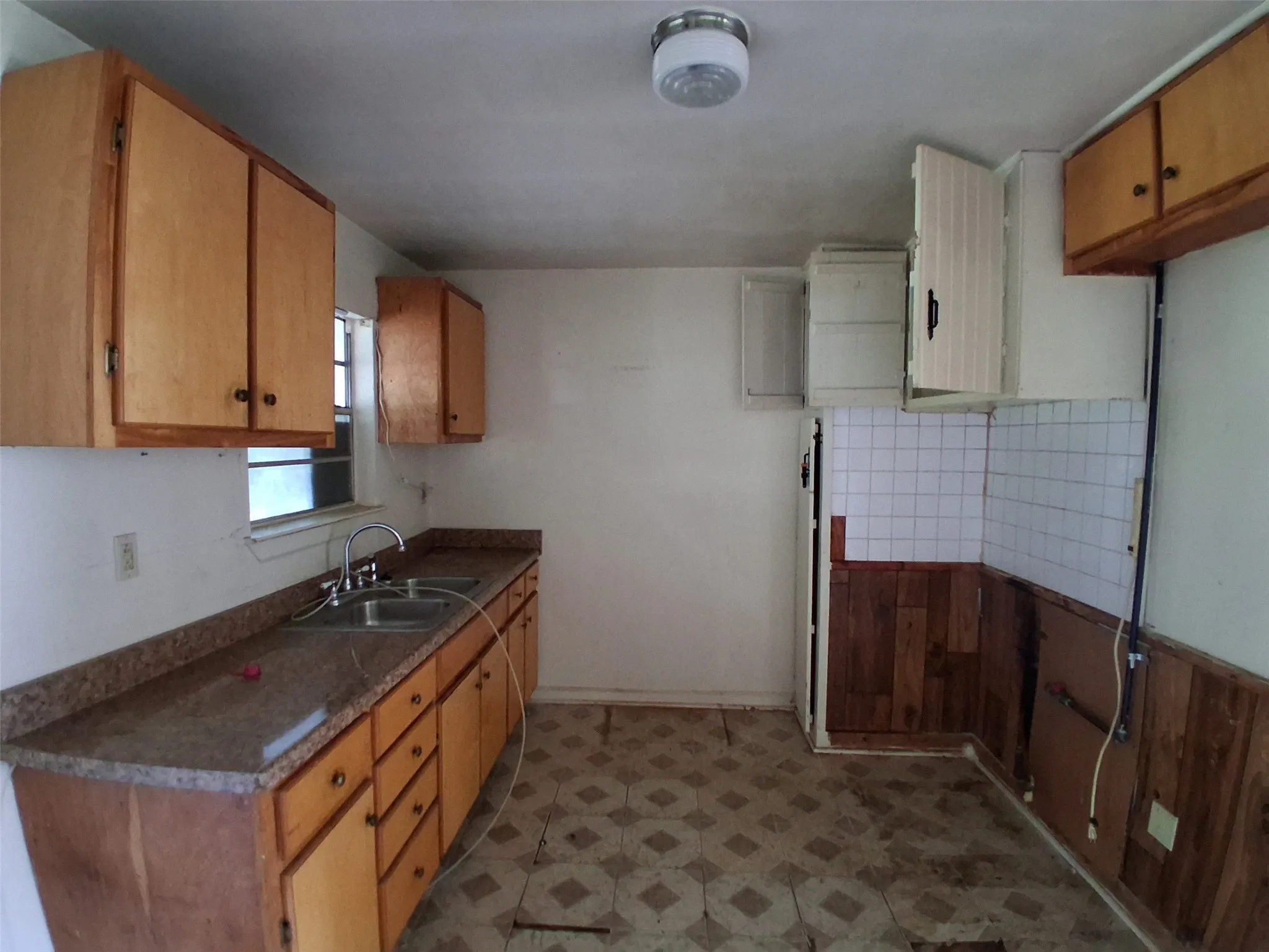 Single Family Residence For Sale in Dallas County , 2917 Cypress Avenue, Dallas, Texas 75227, 2 Bedroom, 1 Bathroom, Garage spaces, 729 Sqft, built in 1950, mls#21311932, Real Estate Agent in Dallas, Homes For Sale in Dallas county, Homes For Sale in Dallas, Realtor in Dallas Texas, Real Estate Brokerage Independent Realty Texas, Luminita Cordes Realtor