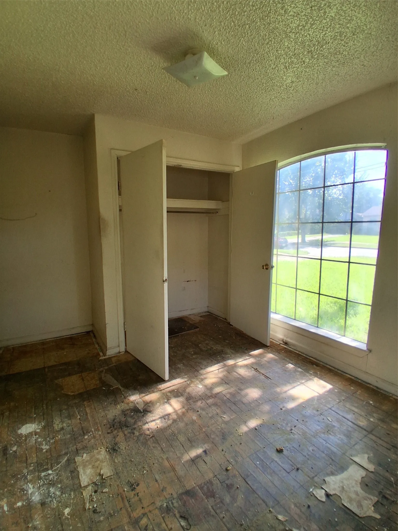 Single Family Residence For Sale in Dallas County , 2917 Cypress Avenue, Dallas, Texas 75227, 2 Bedroom, 1 Bathroom, Garage spaces, 729 Sqft, built in 1950, mls#21311932, Real Estate Agent in Dallas, Homes For Sale in Dallas county, Homes For Sale in Dallas, Realtor in Dallas Texas, Real Estate Brokerage Independent Realty Texas, Luminita Cordes Realtor