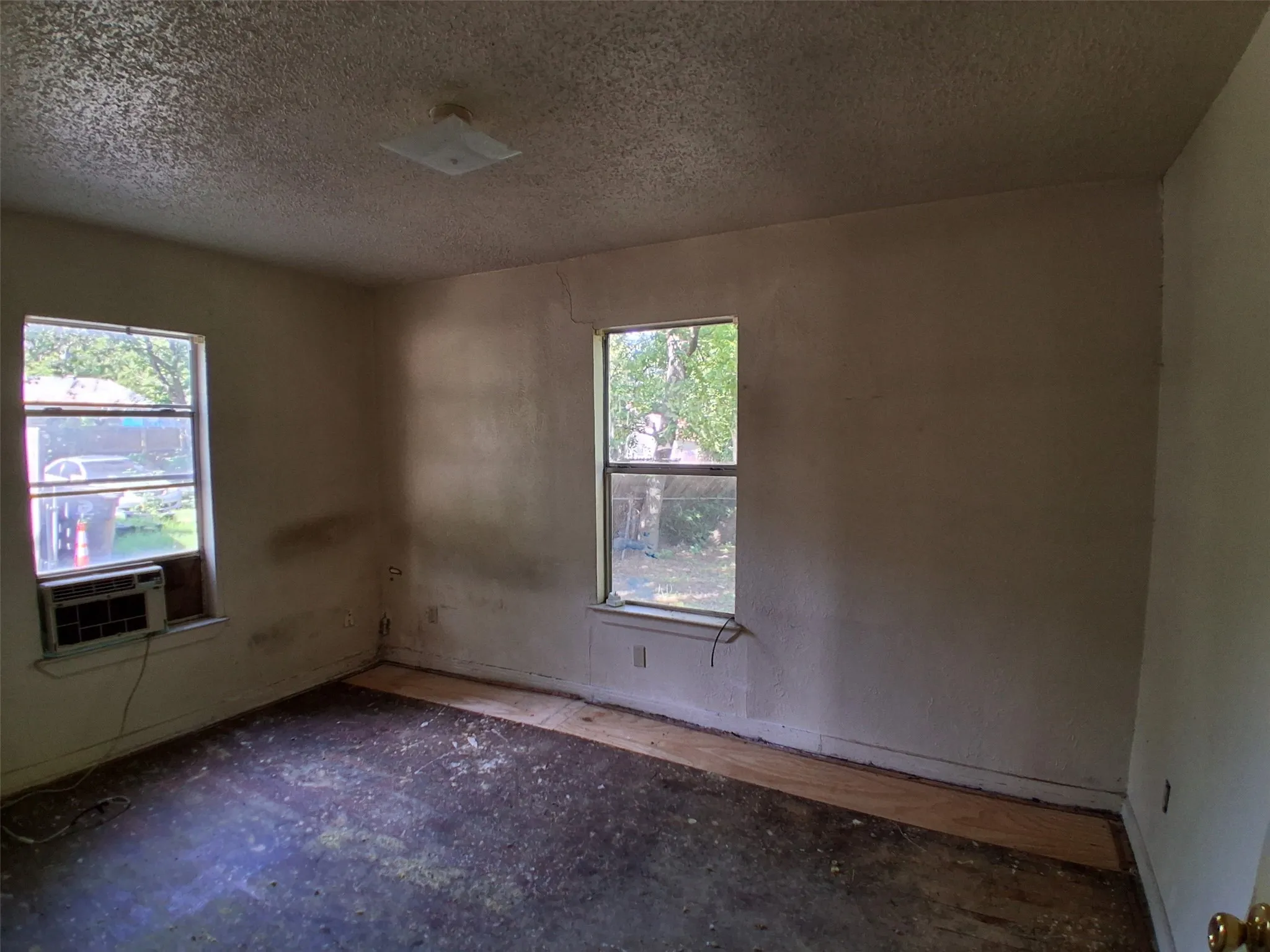 Single Family Residence For Sale in Dallas County , 2917 Cypress Avenue, Dallas, Texas 75227, 2 Bedroom, 1 Bathroom, Garage spaces, 729 Sqft, built in 1950, mls#21311932, Real Estate Agent in Dallas, Homes For Sale in Dallas county, Homes For Sale in Dallas, Realtor in Dallas Texas, Real Estate Brokerage Independent Realty Texas, Luminita Cordes Realtor