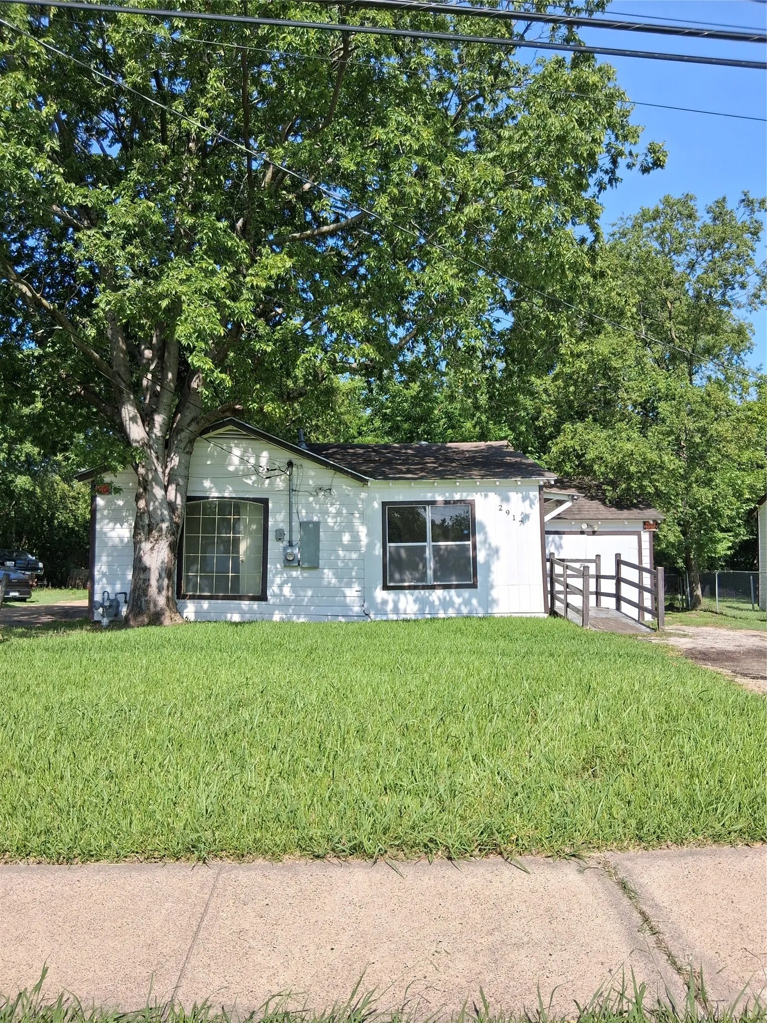 Single Family Residence For Sale in Dallas County , 2917 Cypress Avenue, Dallas, Texas 75227, 2 Bedroom, 1 Bathroom, Garage spaces, 729 Sqft, built in 1950, mls#21311932, Real Estate Agent in Dallas, Homes For Sale in Dallas county, Homes For Sale in Dallas, Realtor in Dallas Texas, Real Estate Brokerage Independent Realty Texas, Luminita Cordes Realtor